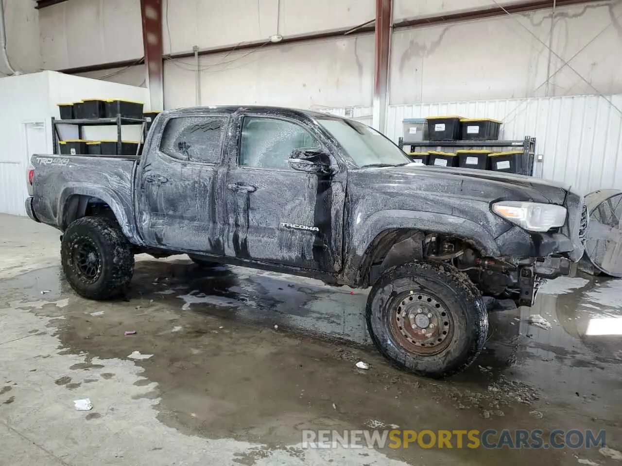 4 Photograph of a damaged car 5TFCZ5AN3LX231240 TOYOTA TACOMA 2020