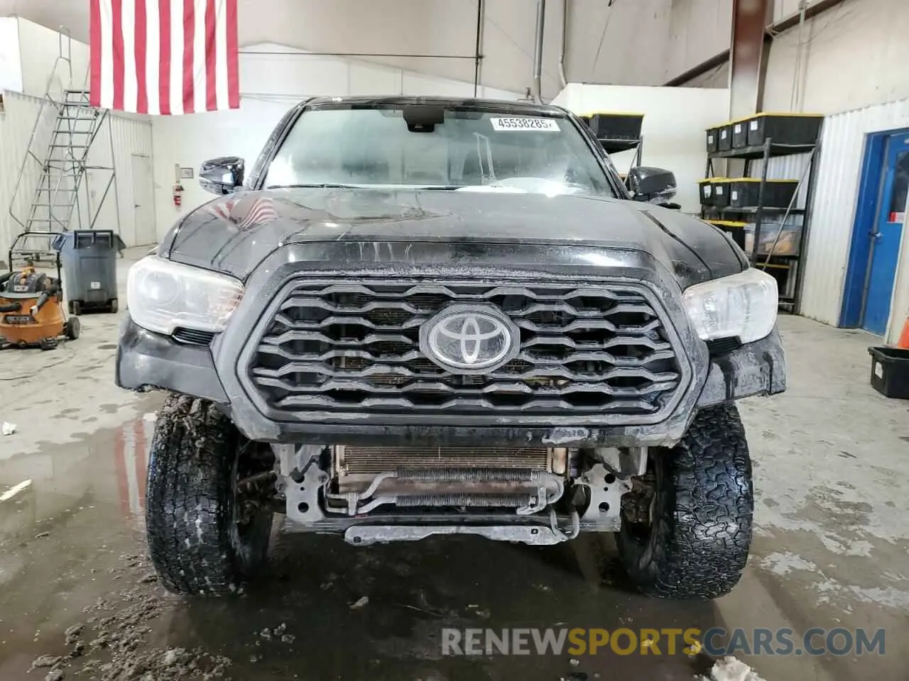 5 Photograph of a damaged car 5TFCZ5AN3LX231240 TOYOTA TACOMA 2020