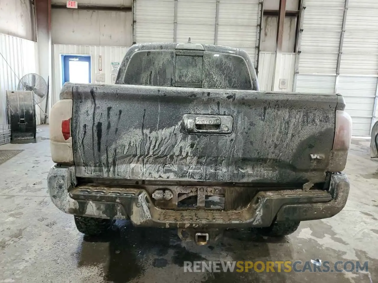 6 Photograph of a damaged car 5TFCZ5AN3LX231240 TOYOTA TACOMA 2020