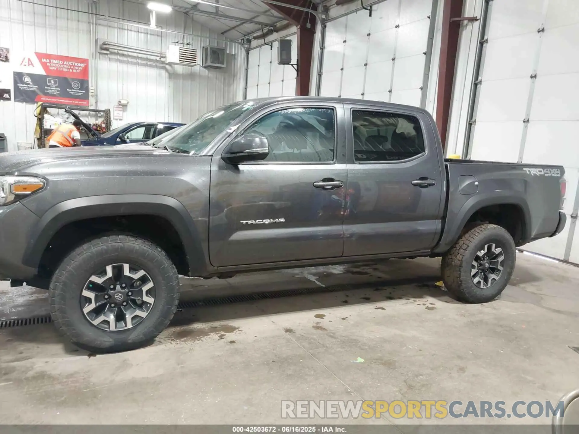 15 Photograph of a damaged car 5TFCZ5AN4LX241761 TOYOTA TACOMA 2020