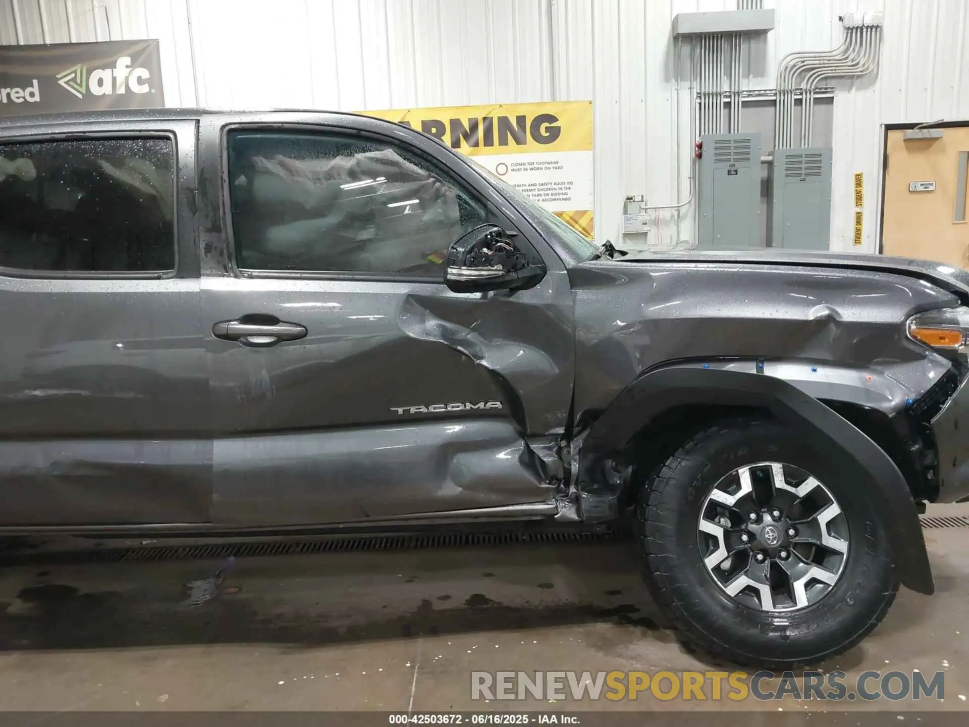 6 Photograph of a damaged car 5TFCZ5AN4LX241761 TOYOTA TACOMA 2020