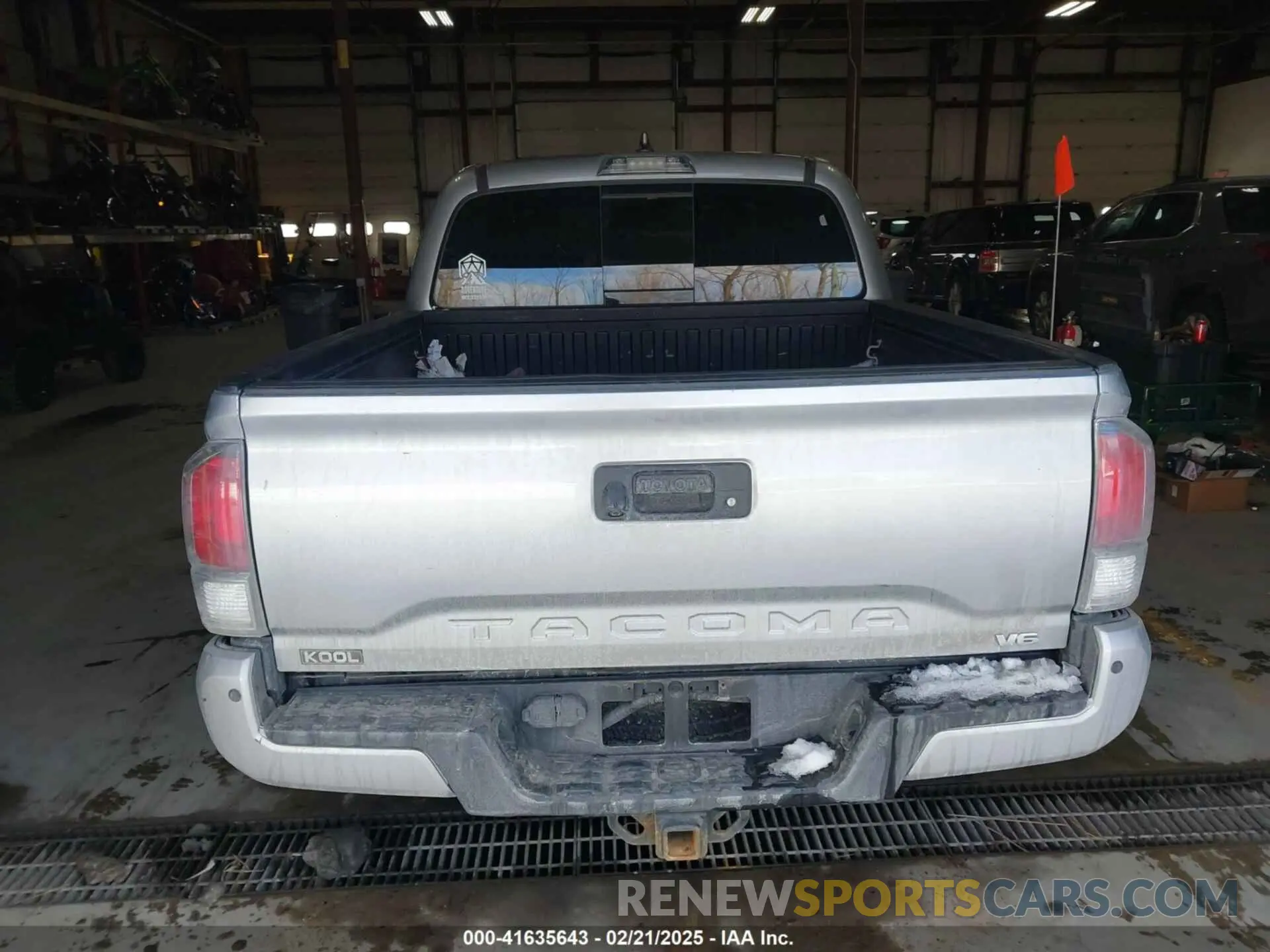 16 Photograph of a damaged car 5TFCZ5AN5LX214827 TOYOTA TACOMA 2020