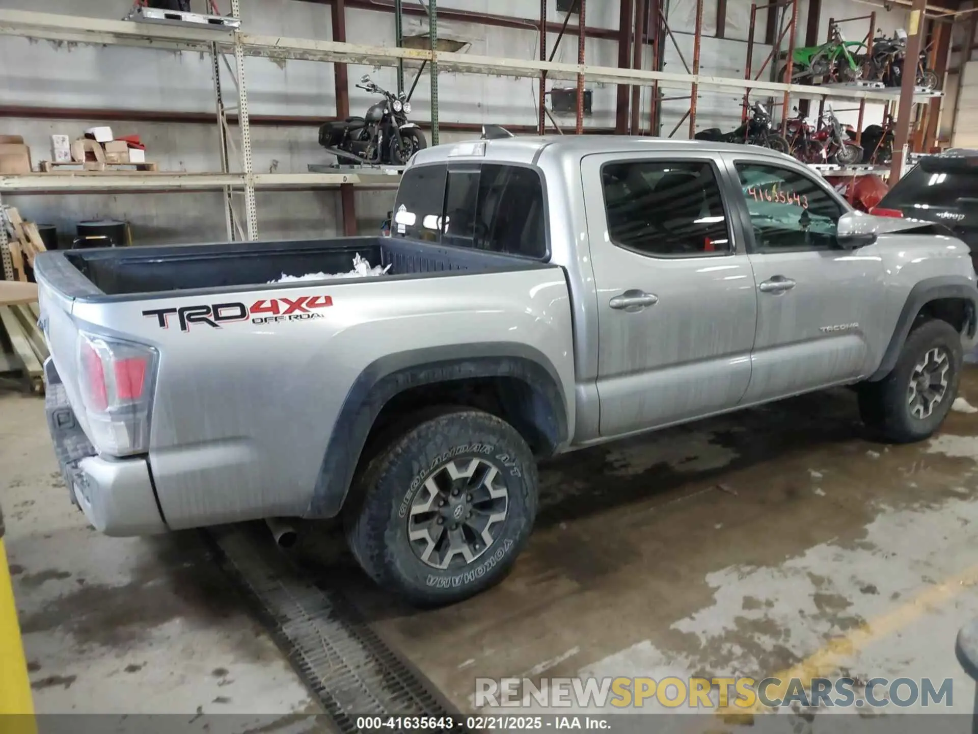 4 Photograph of a damaged car 5TFCZ5AN5LX214827 TOYOTA TACOMA 2020