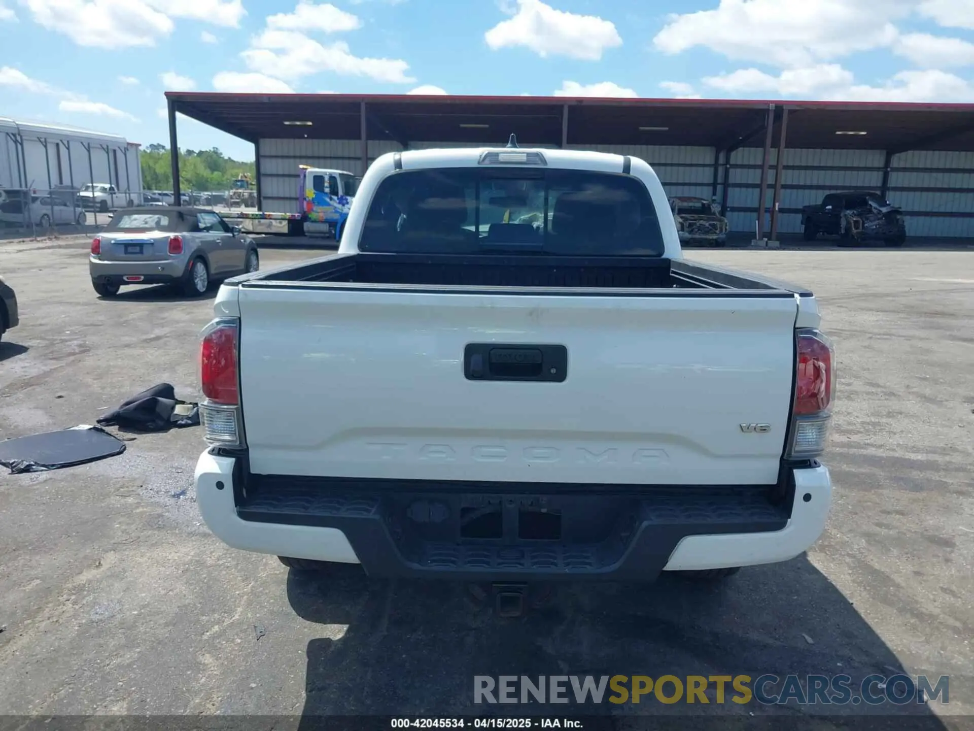 16 Photograph of a damaged car 5TFCZ5AN5LX231157 TOYOTA TACOMA 2020
