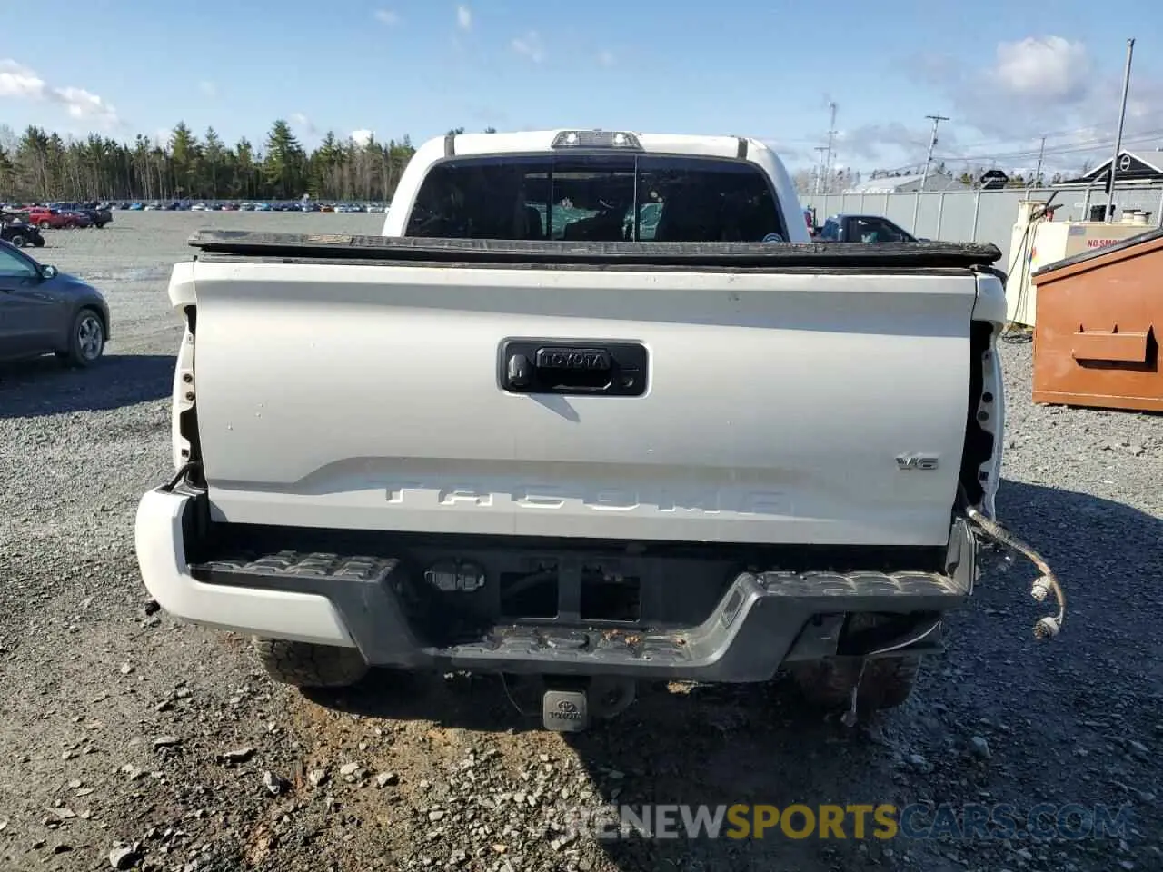 6 Photograph of a damaged car 5TFCZ5AN5LX238688 TOYOTA TACOMA 2020