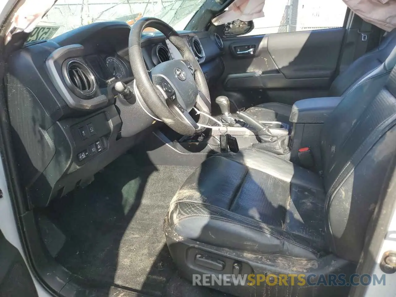 7 Photograph of a damaged car 5TFCZ5AN5LX238688 TOYOTA TACOMA 2020