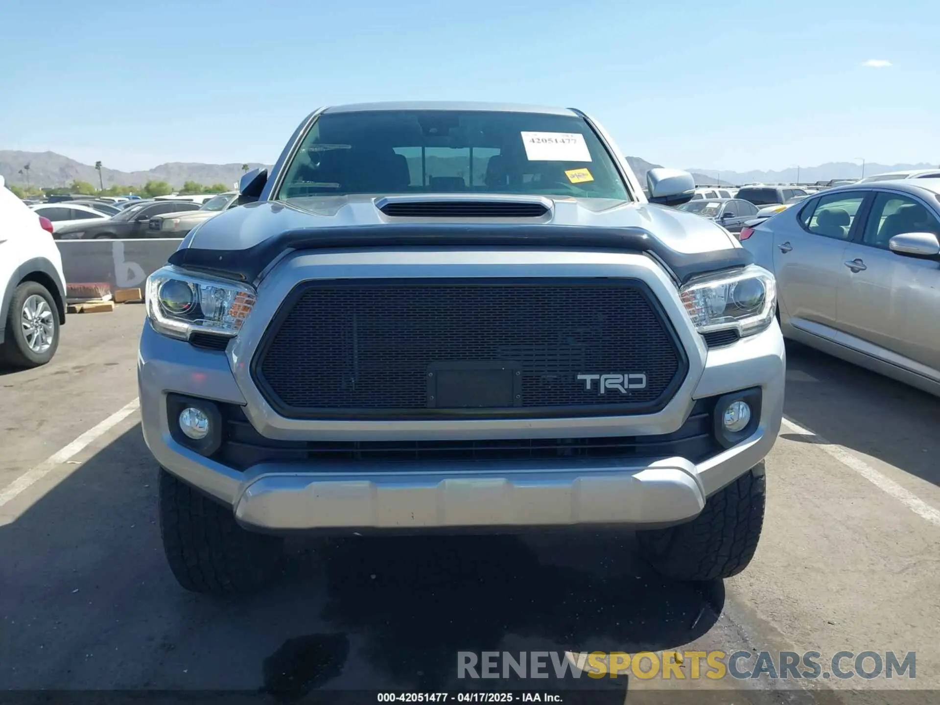 12 Photograph of a damaged car 5TFCZ5AN6LX214206 TOYOTA TACOMA 2020