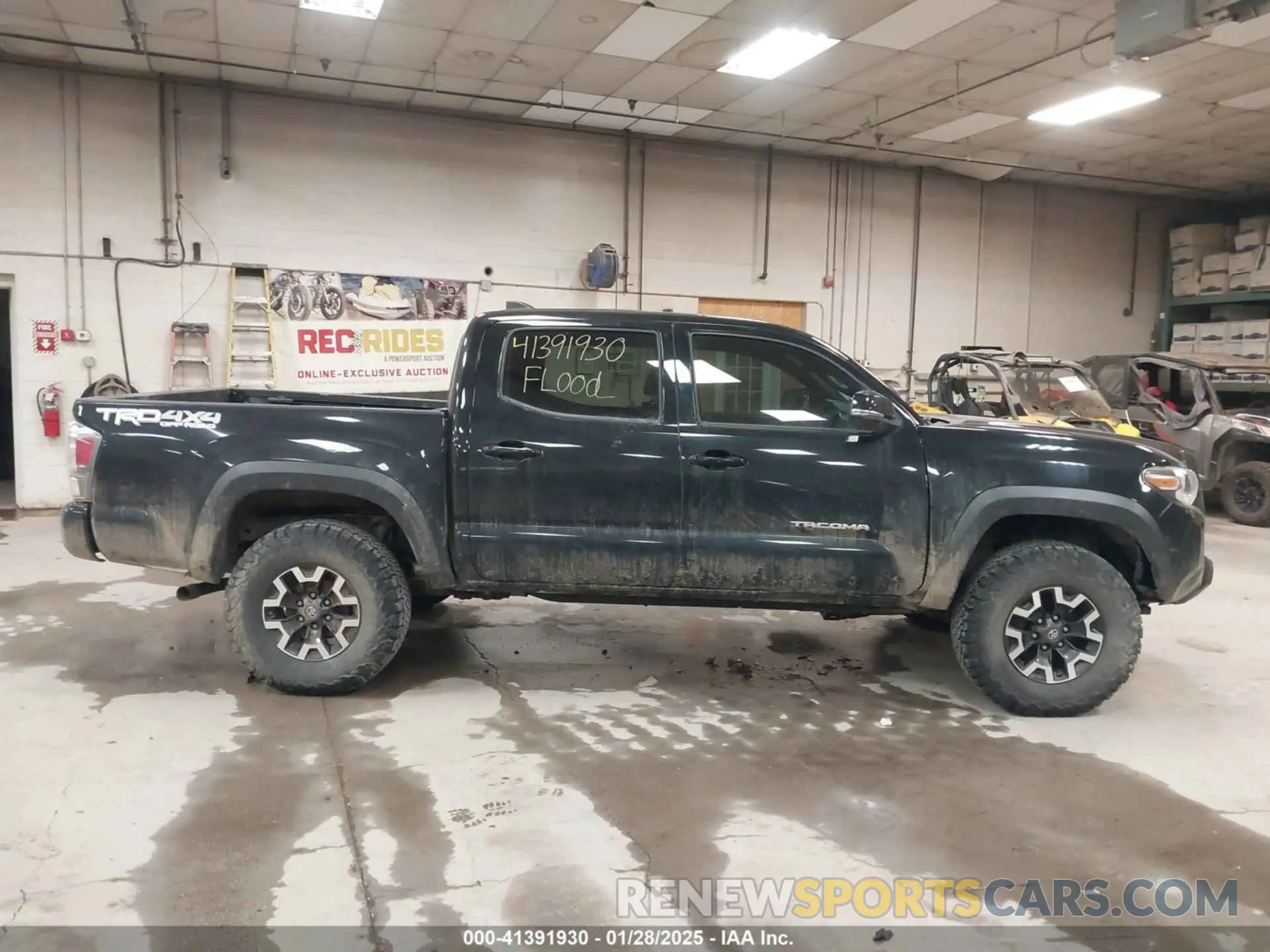 14 Photograph of a damaged car 5TFCZ5AN6LX226243 TOYOTA TACOMA 2020
