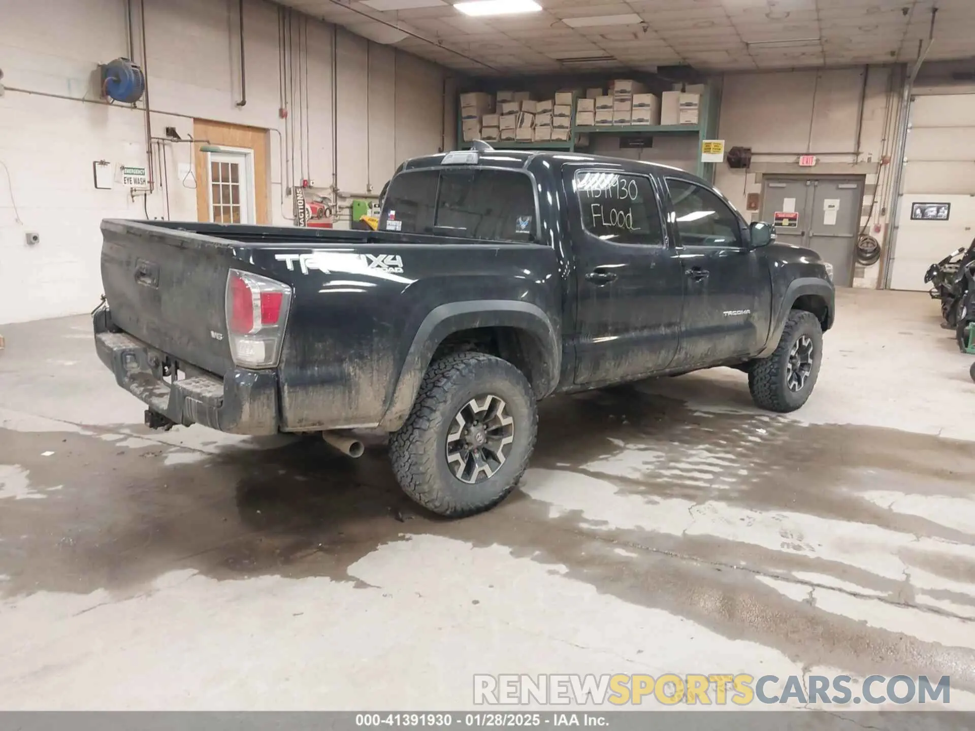 4 Photograph of a damaged car 5TFCZ5AN6LX226243 TOYOTA TACOMA 2020