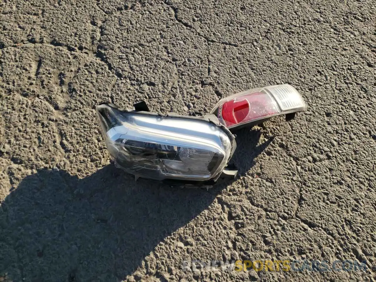 12 Photograph of a damaged car 5TFCZ5AN6LX235685 TOYOTA TACOMA 2020
