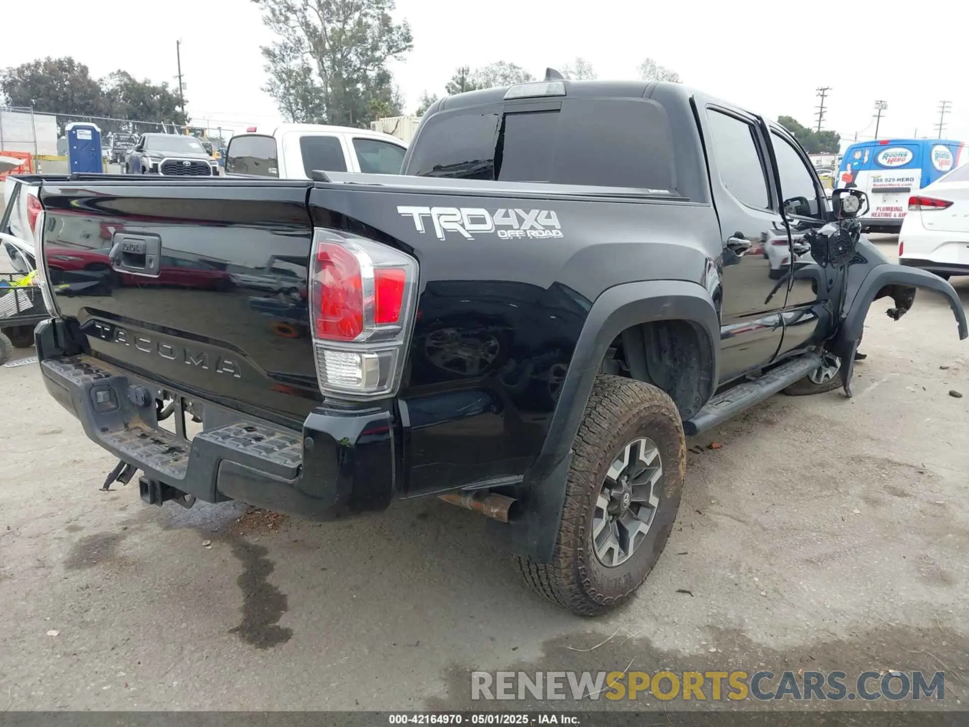 4 Photograph of a damaged car 5TFCZ5AN7LX222850 TOYOTA TACOMA 2020