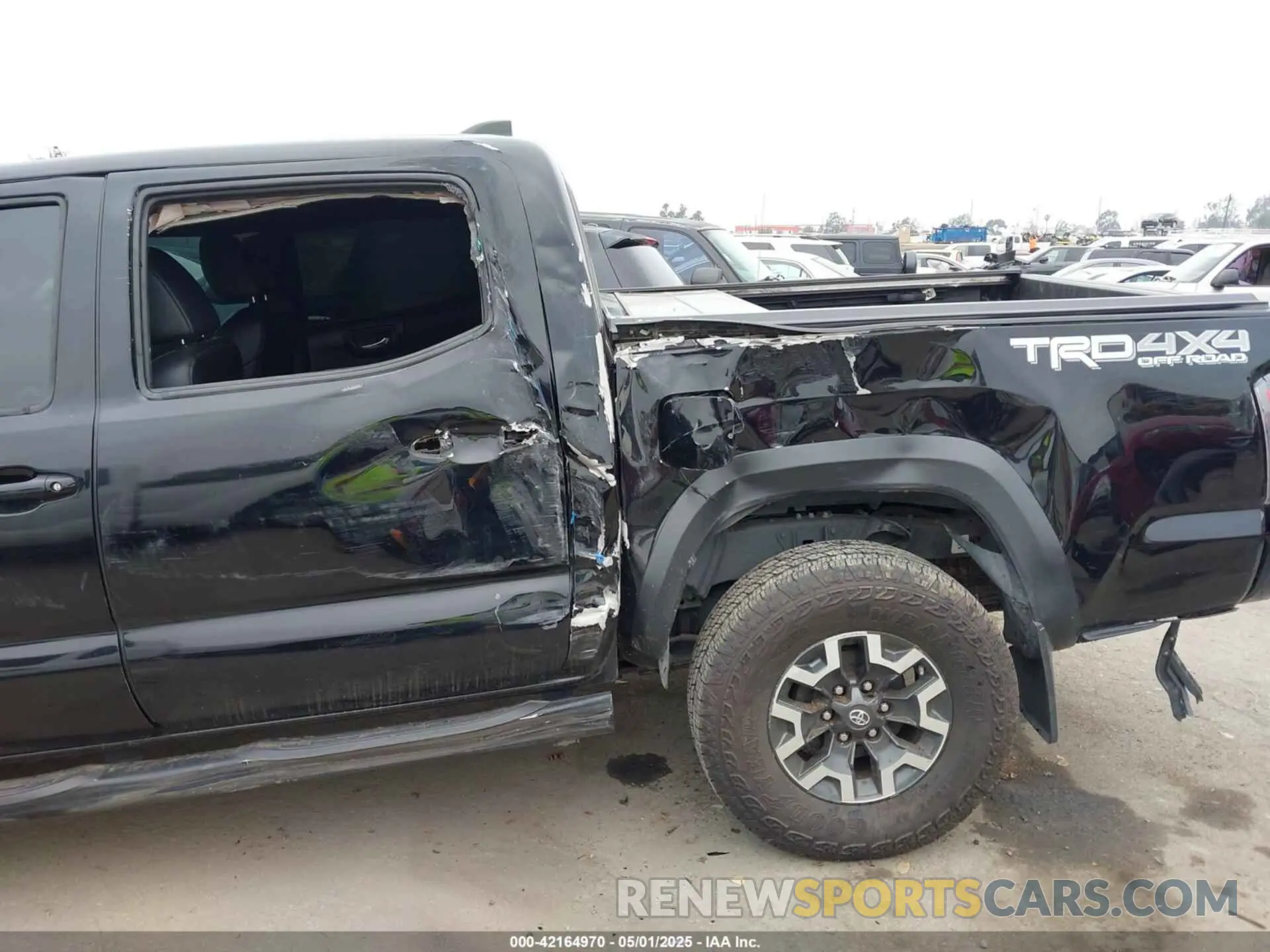 6 Photograph of a damaged car 5TFCZ5AN7LX222850 TOYOTA TACOMA 2020