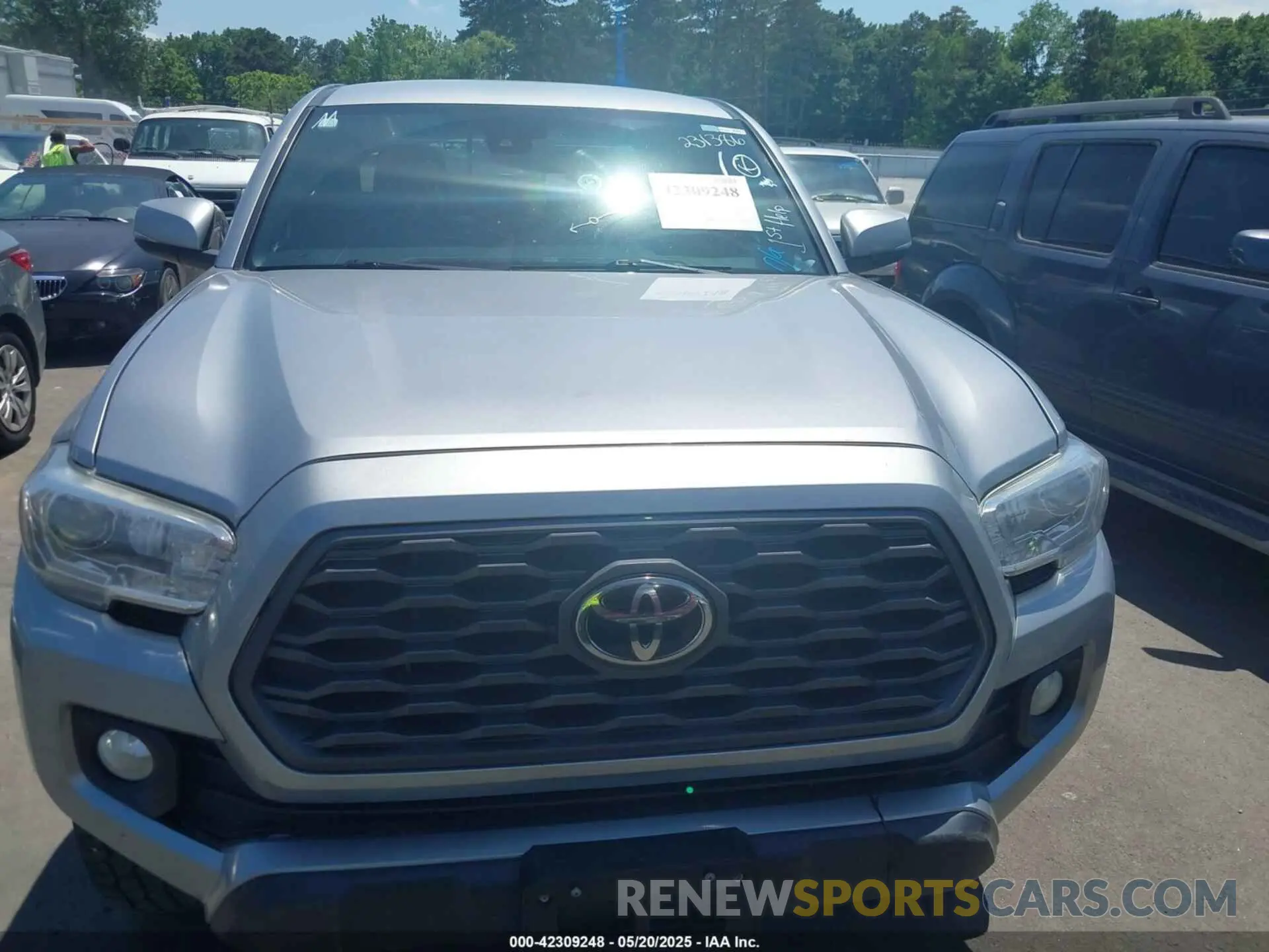 12 Photograph of a damaged car 5TFCZ5AN9LX231386 TOYOTA TACOMA 2020