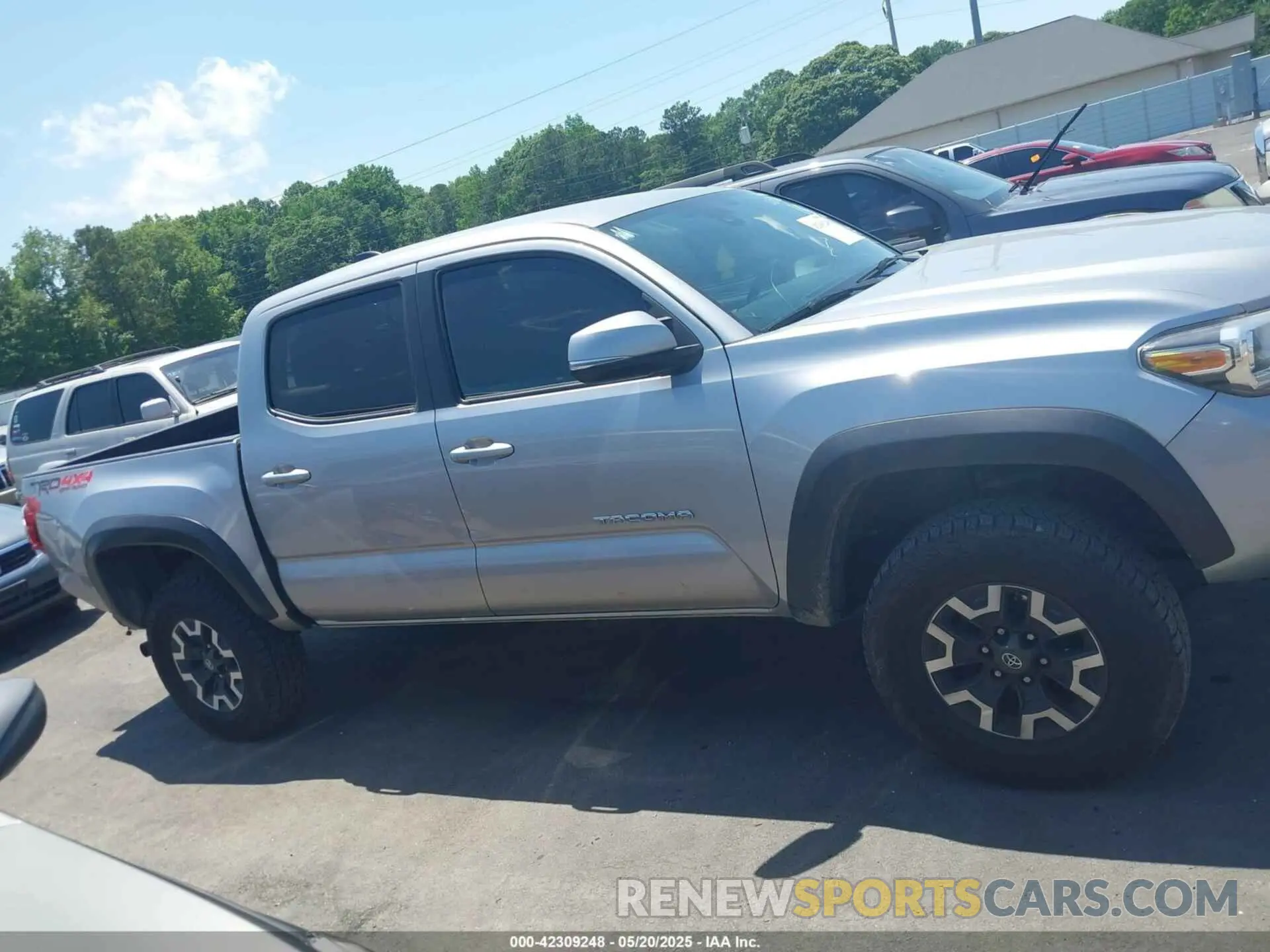 13 Photograph of a damaged car 5TFCZ5AN9LX231386 TOYOTA TACOMA 2020