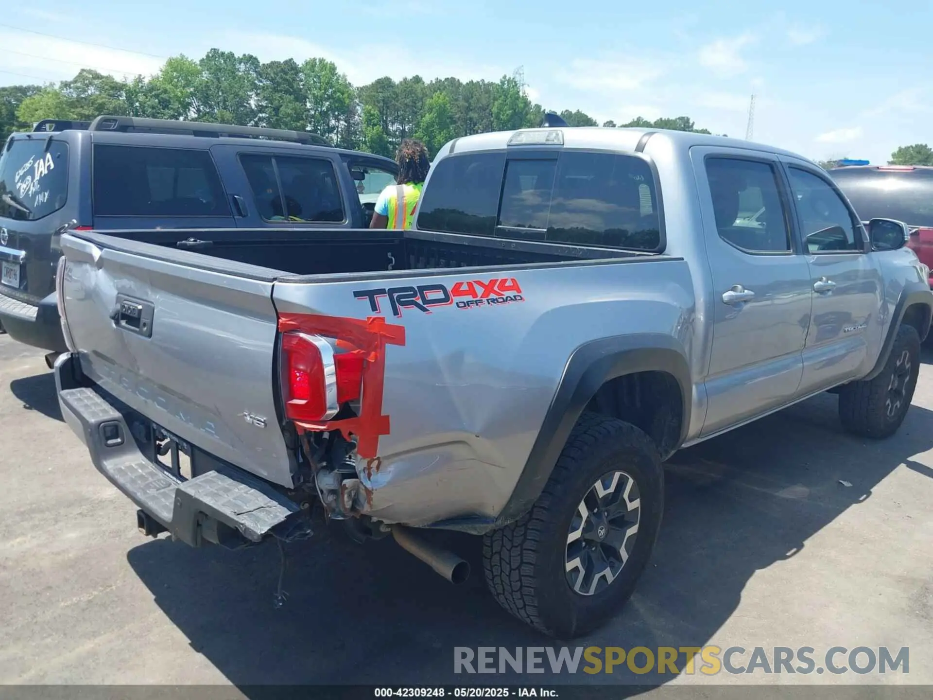 4 Photograph of a damaged car 5TFCZ5AN9LX231386 TOYOTA TACOMA 2020