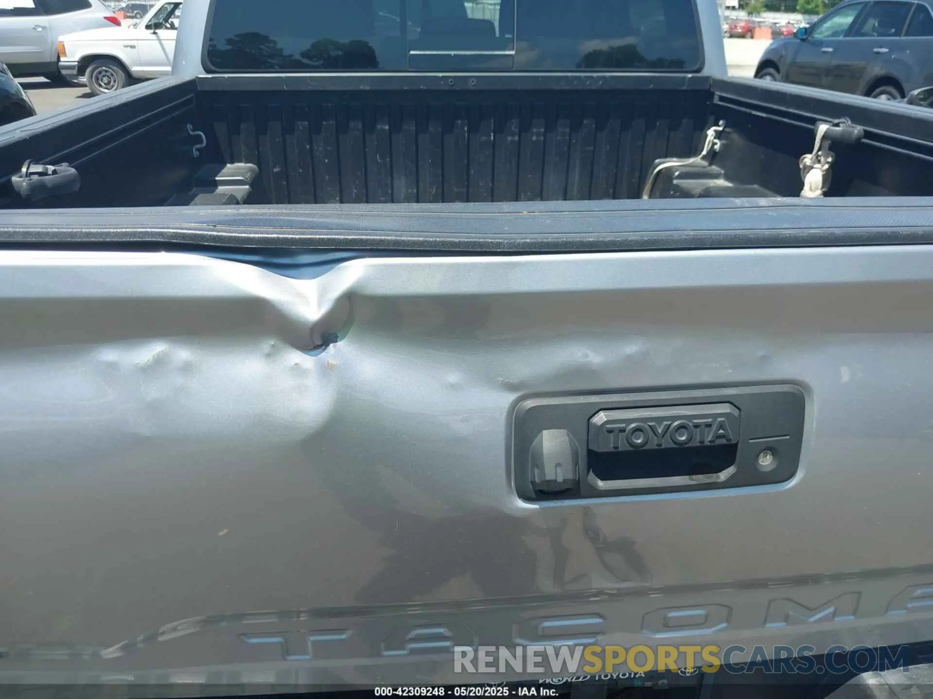 6 Photograph of a damaged car 5TFCZ5AN9LX231386 TOYOTA TACOMA 2020