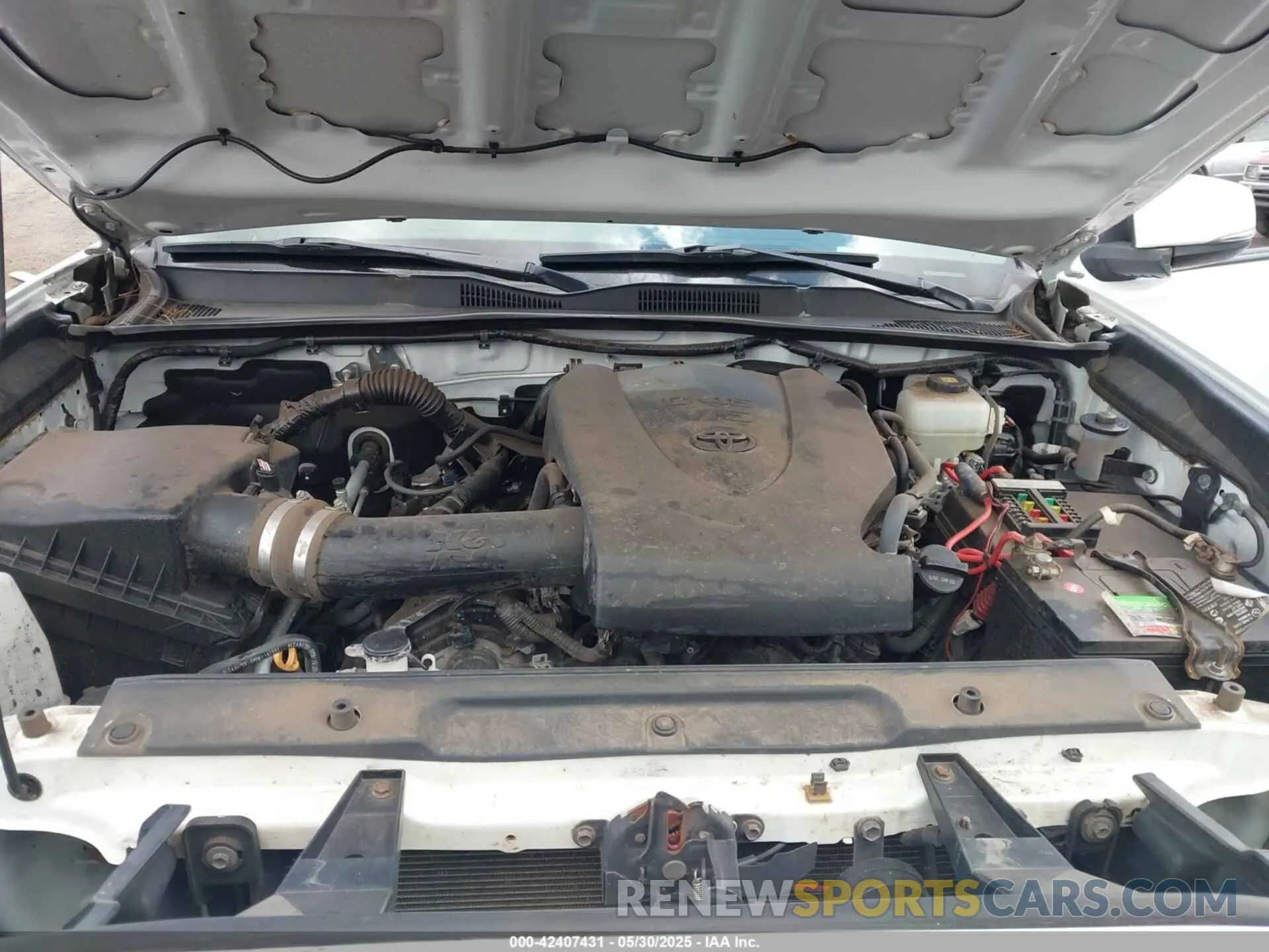 10 Photograph of a damaged car 5TFCZ5ANXLX236855 TOYOTA TACOMA 2020