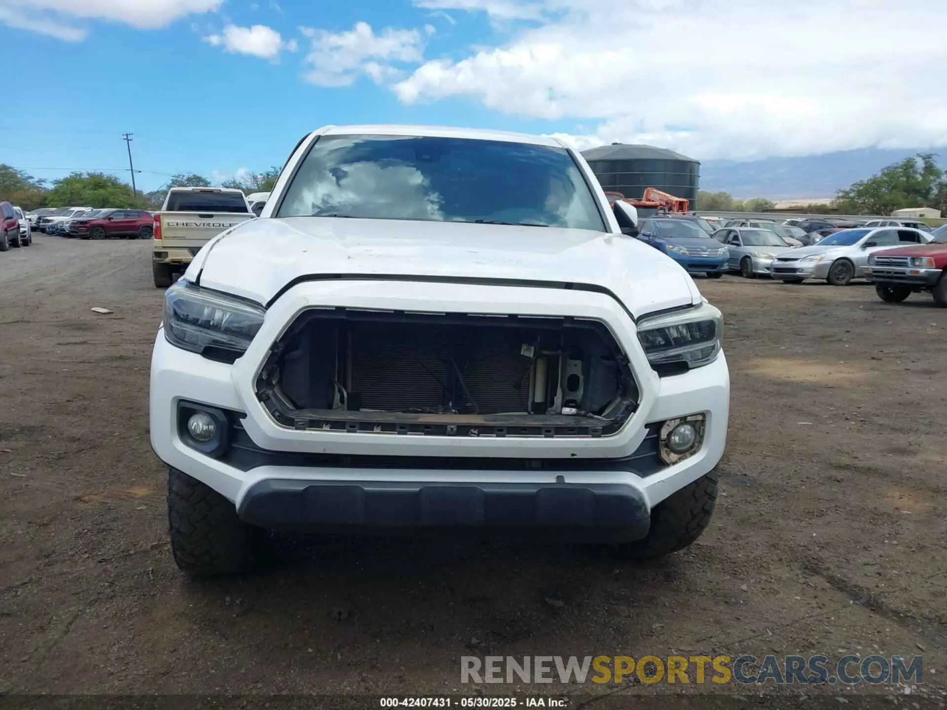 12 Photograph of a damaged car 5TFCZ5ANXLX236855 TOYOTA TACOMA 2020