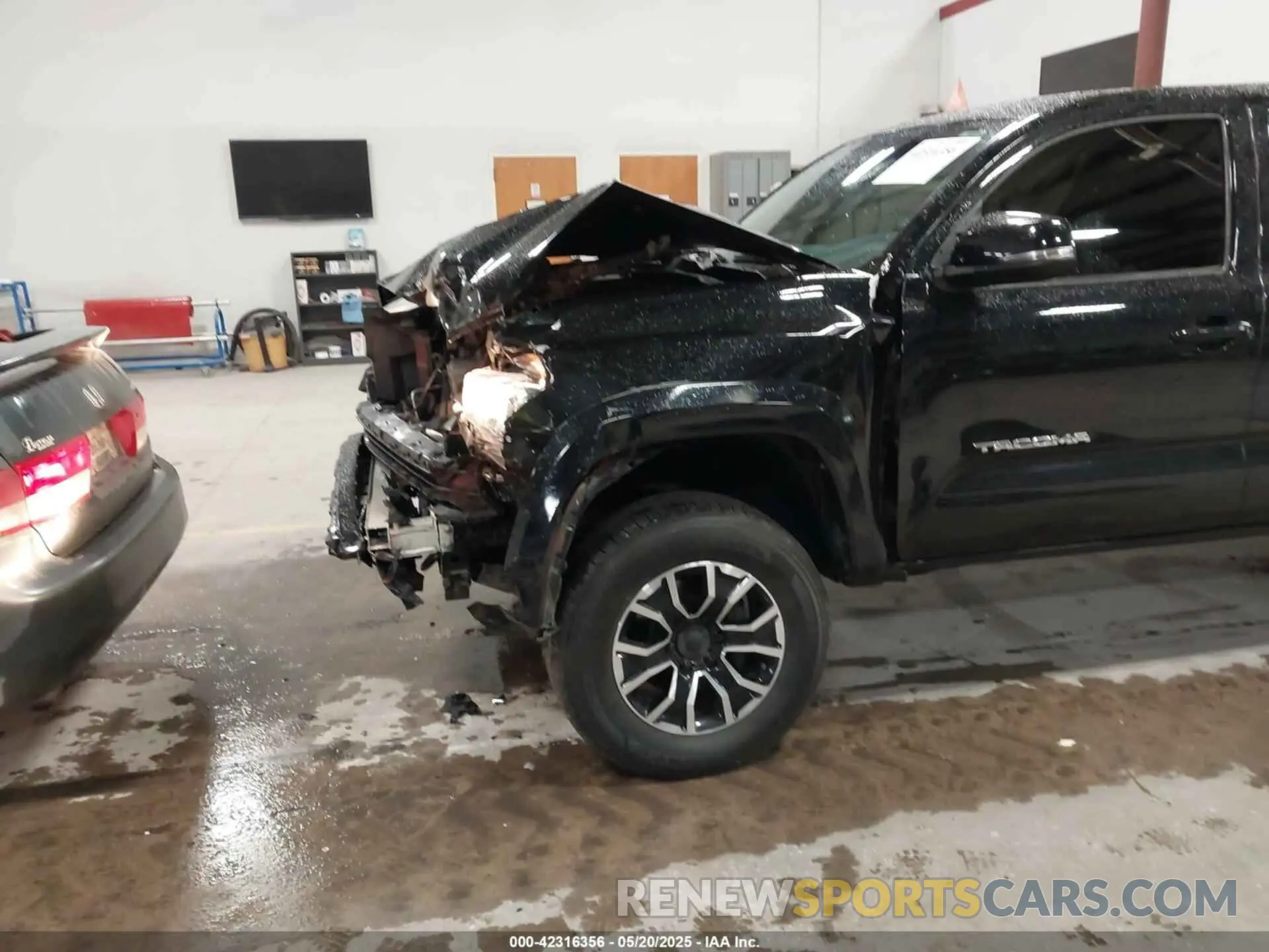 6 Photograph of a damaged car 5TFDZ5BN8LX052517 TOYOTA TACOMA 2020