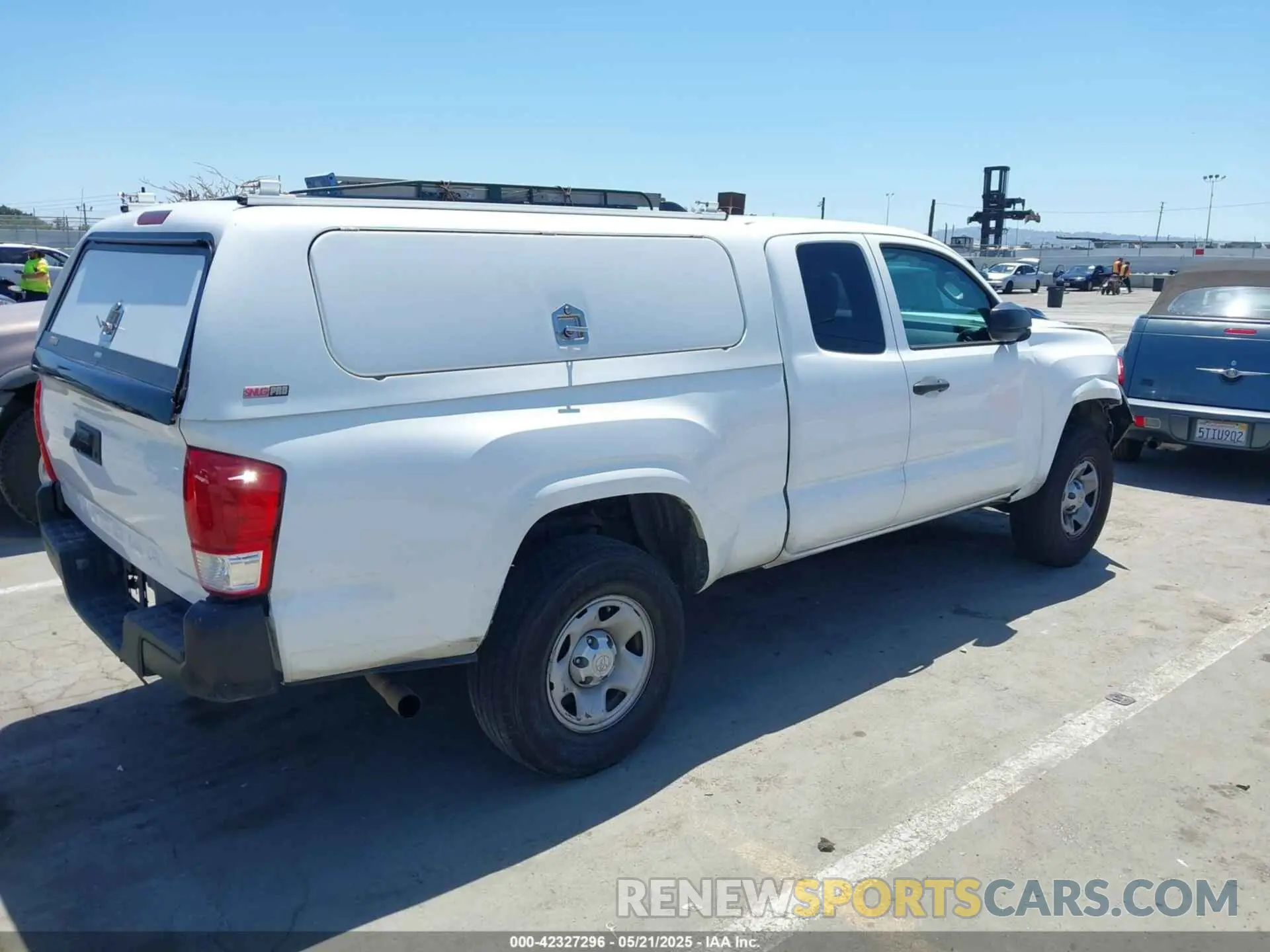 4 Photograph of a damaged car 5TFRX5GN2LX183270 TOYOTA TACOMA 2020