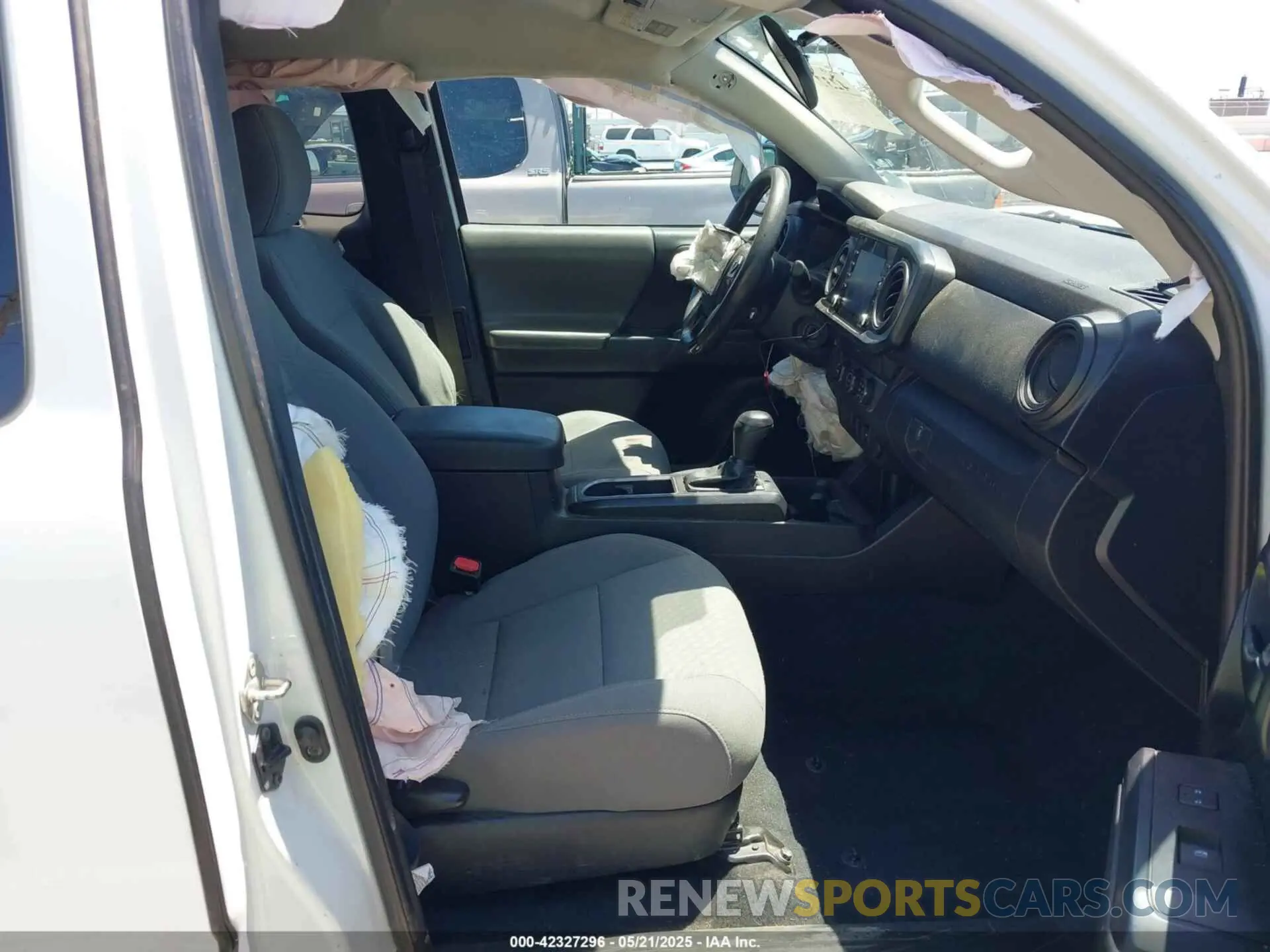 5 Photograph of a damaged car 5TFRX5GN2LX183270 TOYOTA TACOMA 2020