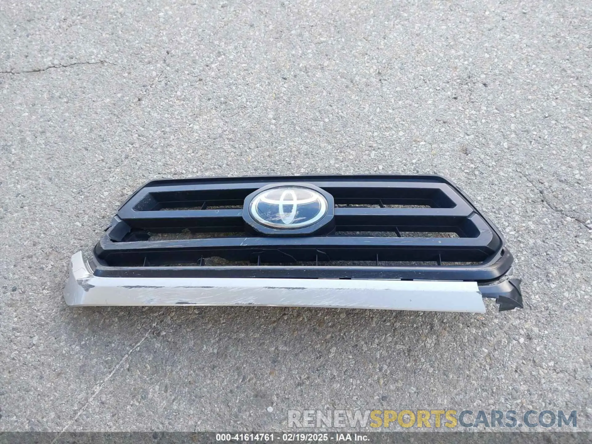 12 Photograph of a damaged car 5TFRX5GN6LX171879 TOYOTA TACOMA 2020