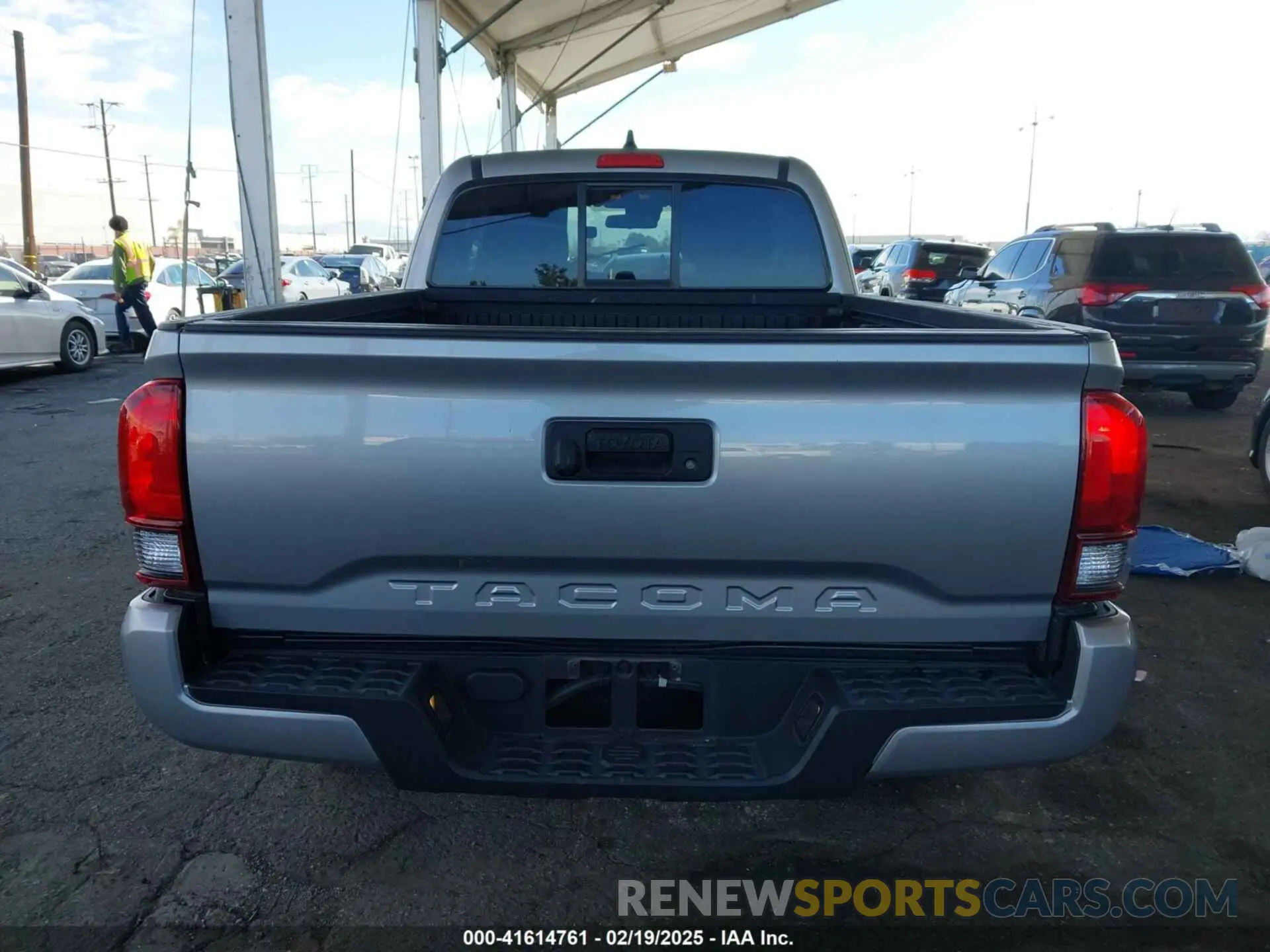 17 Photograph of a damaged car 5TFRX5GN6LX171879 TOYOTA TACOMA 2020