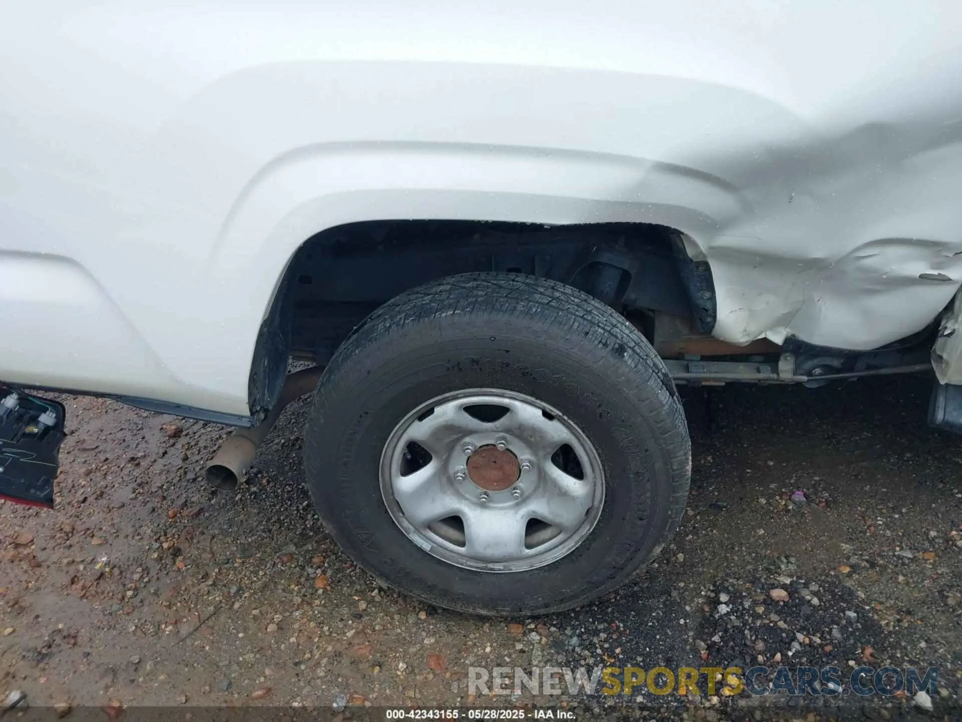 17 Photograph of a damaged car 5TFRX5GN6LX180680 TOYOTA TACOMA 2020
