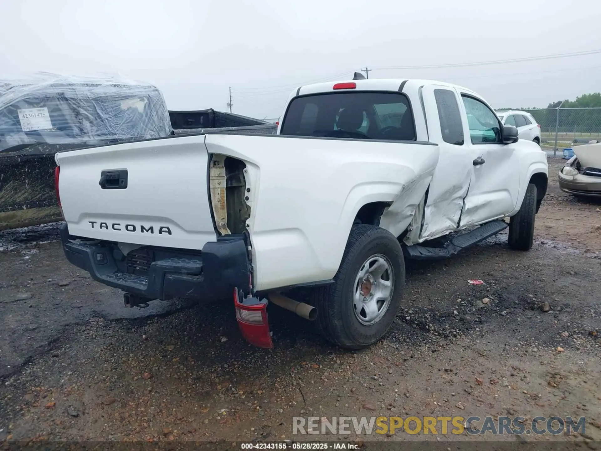 4 Photograph of a damaged car 5TFRX5GN6LX180680 TOYOTA TACOMA 2020
