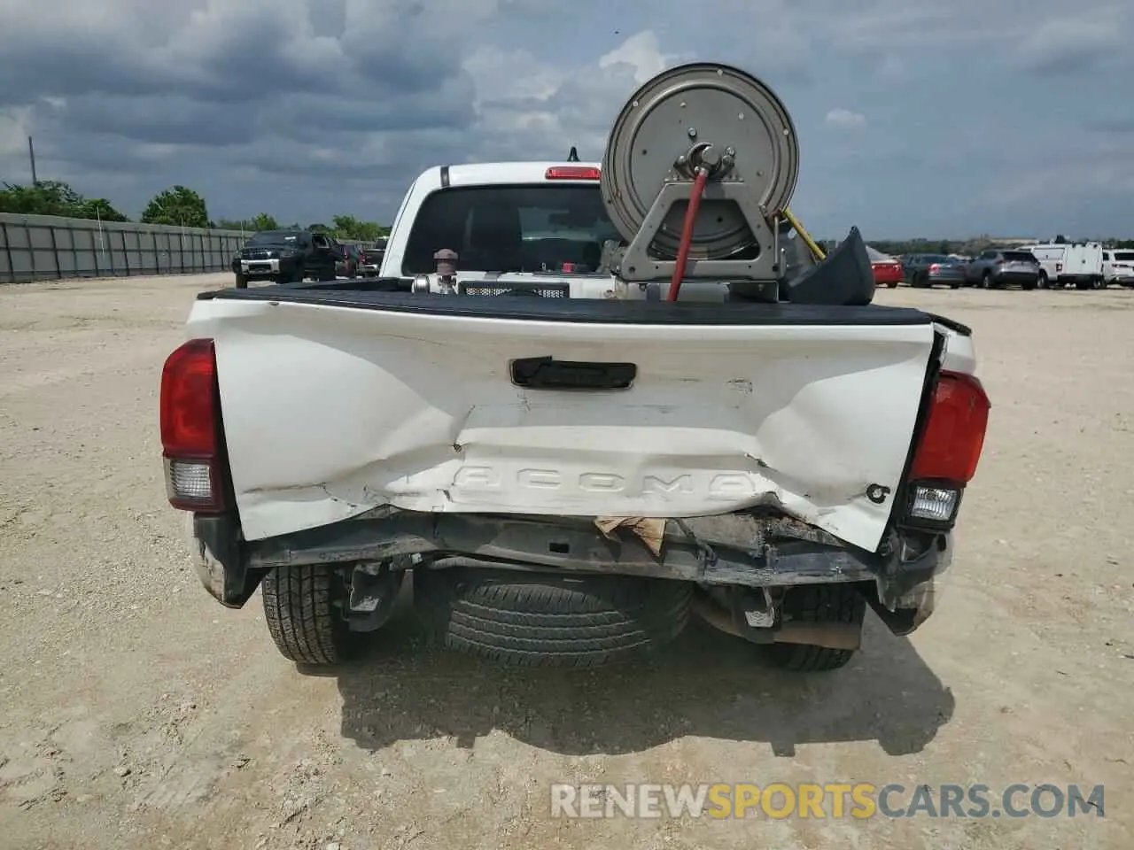 6 Photograph of a damaged car 5TFRX5GN8LX181944 TOYOTA TACOMA 2020
