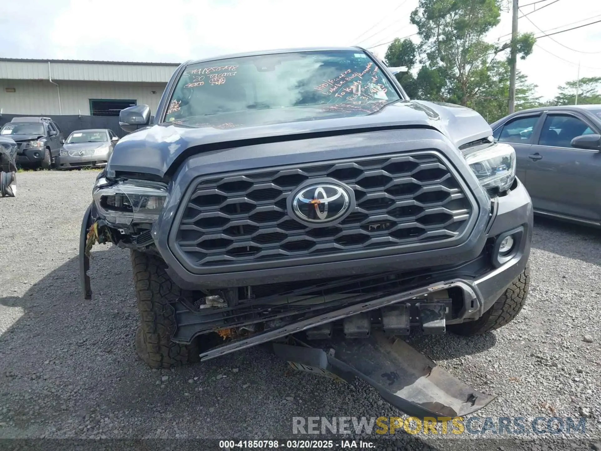 12 Photograph of a damaged car 5TFSZ5AN2LX222685 TOYOTA TACOMA 2020