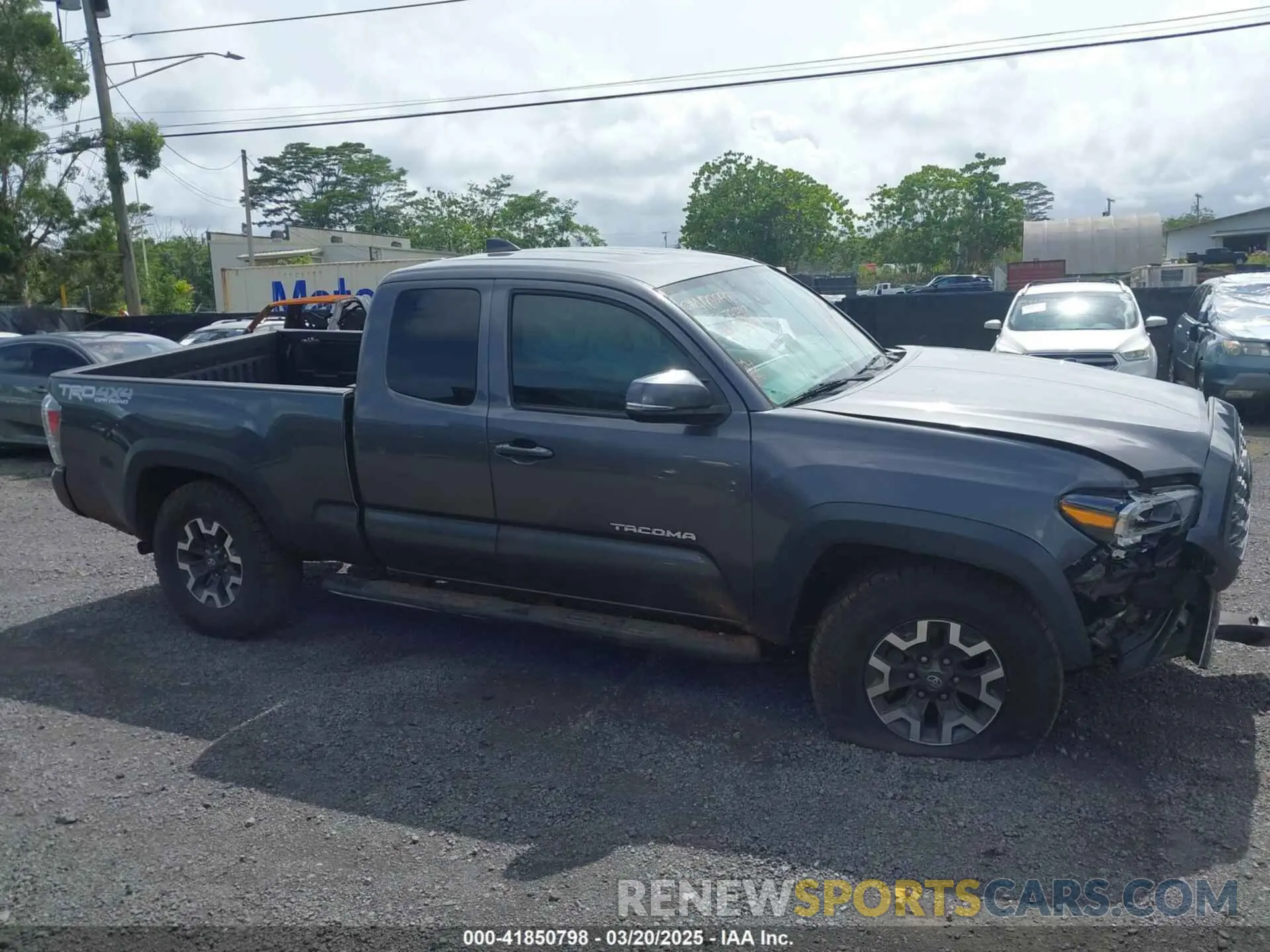 13 Photograph of a damaged car 5TFSZ5AN2LX222685 TOYOTA TACOMA 2020
