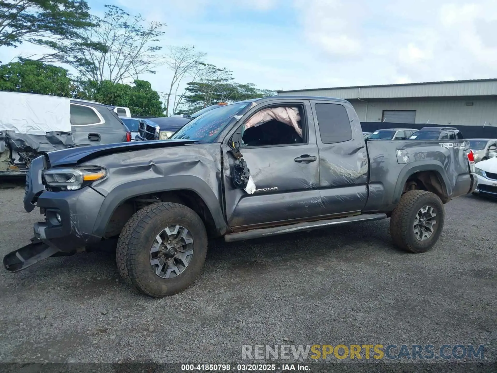 14 Photograph of a damaged car 5TFSZ5AN2LX222685 TOYOTA TACOMA 2020
