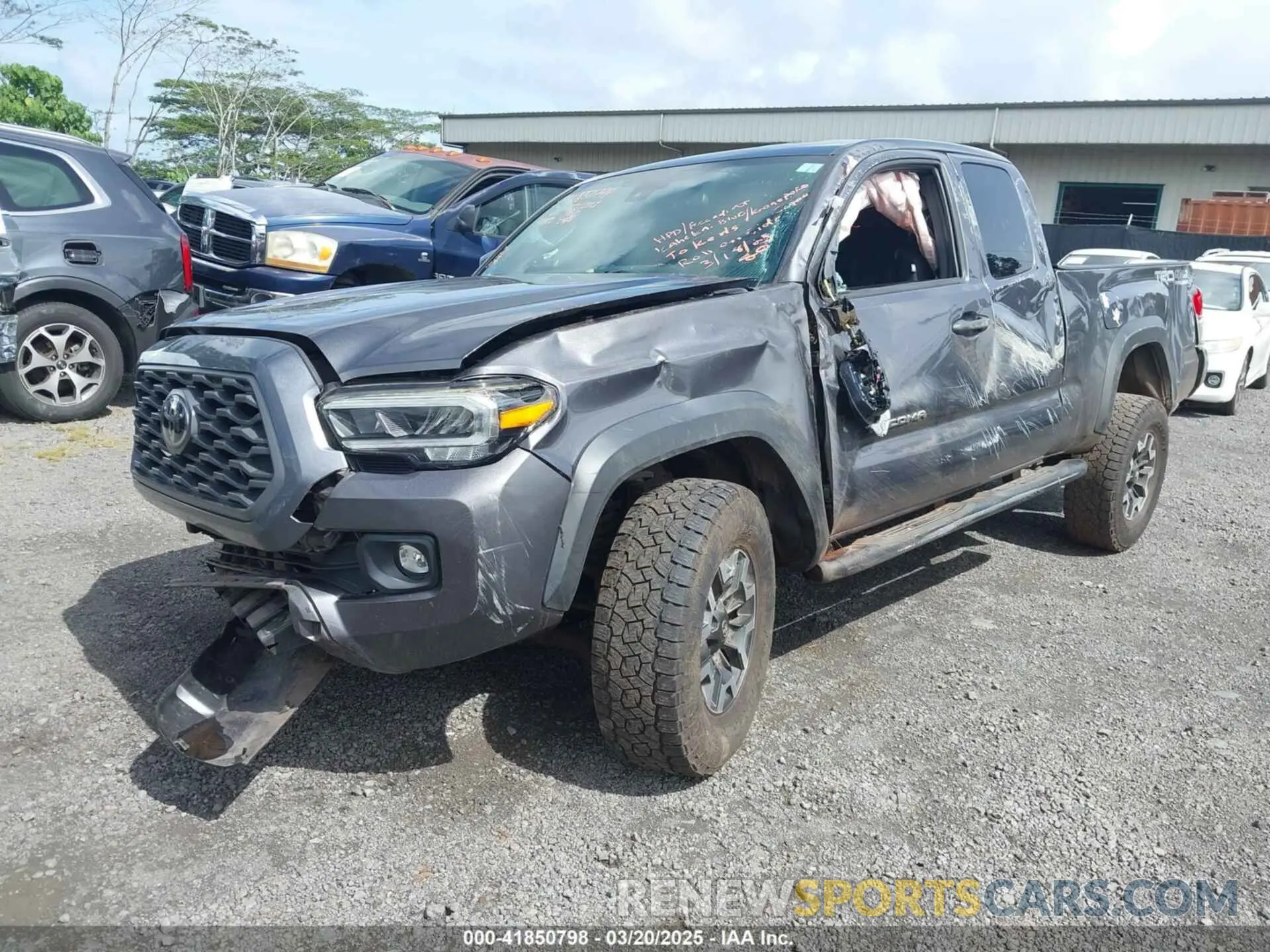 2 Photograph of a damaged car 5TFSZ5AN2LX222685 TOYOTA TACOMA 2020