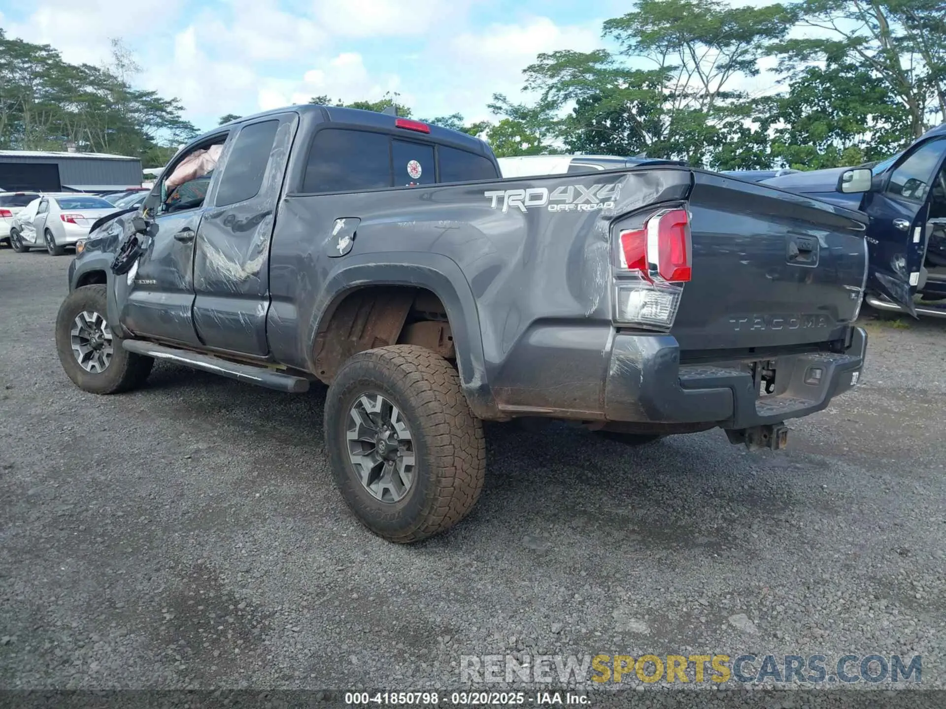 3 Photograph of a damaged car 5TFSZ5AN2LX222685 TOYOTA TACOMA 2020
