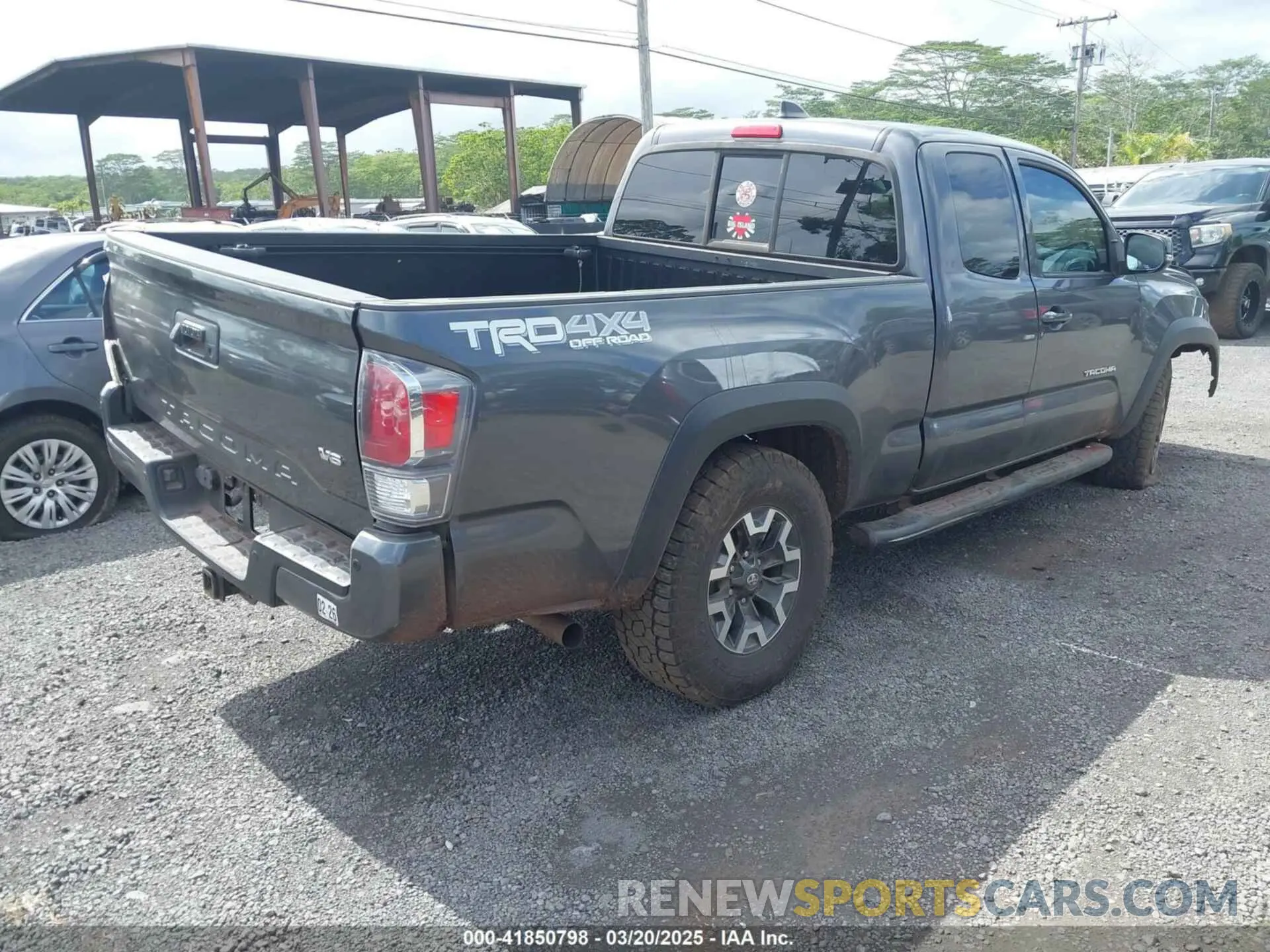 4 Photograph of a damaged car 5TFSZ5AN2LX222685 TOYOTA TACOMA 2020