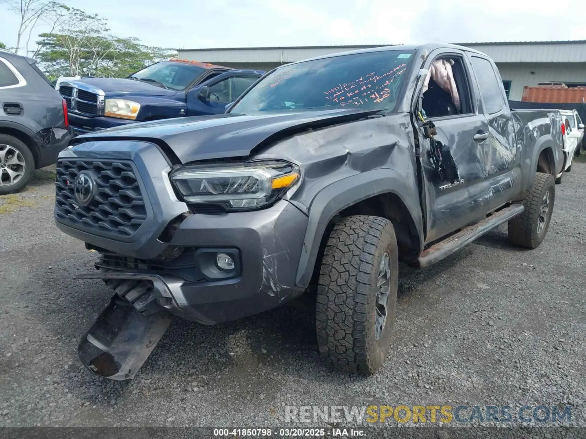 6 Photograph of a damaged car 5TFSZ5AN2LX222685 TOYOTA TACOMA 2020