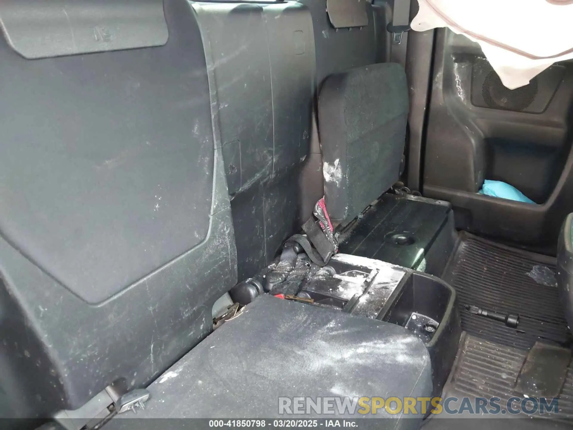 8 Photograph of a damaged car 5TFSZ5AN2LX222685 TOYOTA TACOMA 2020