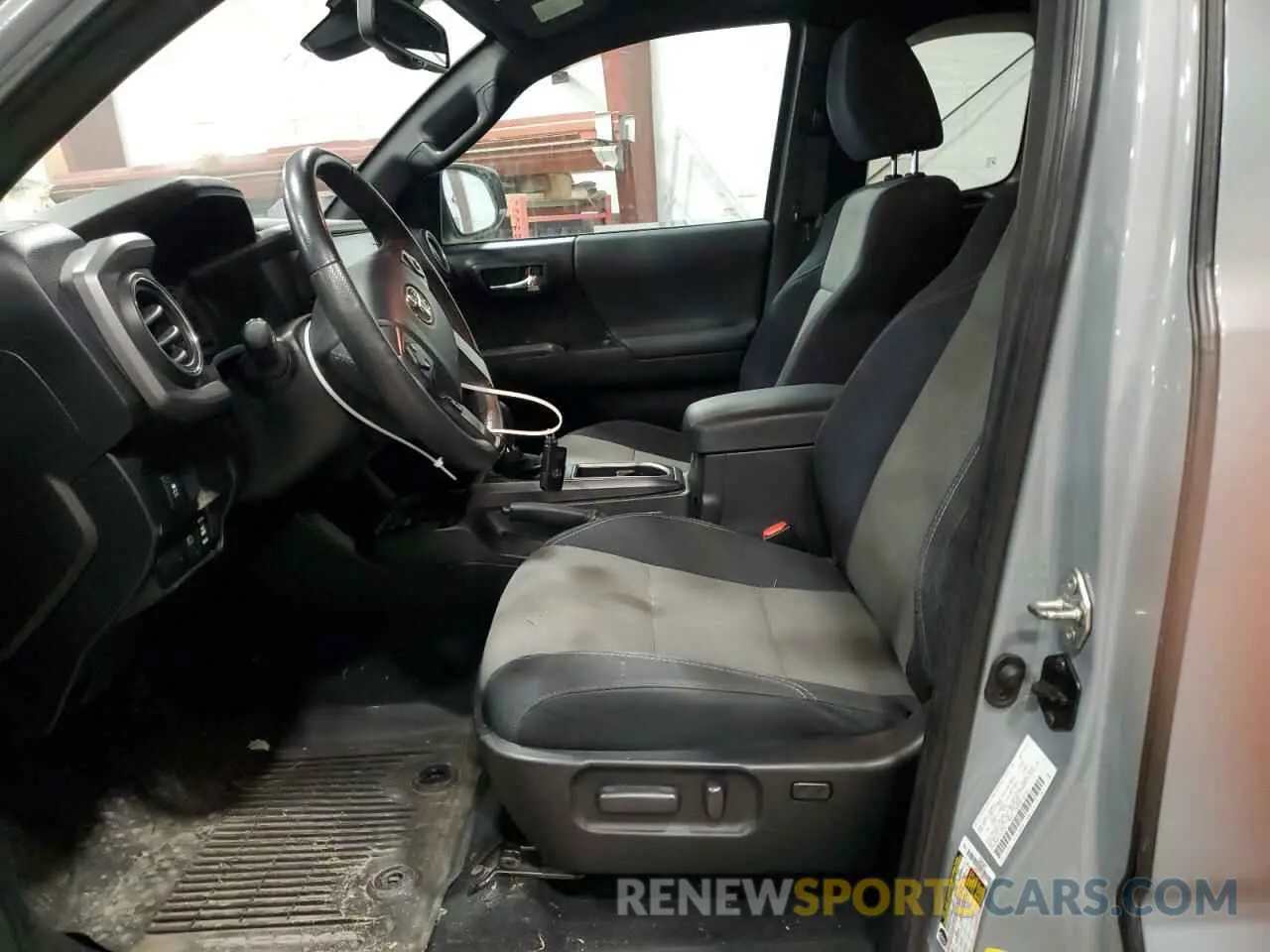 7 Photograph of a damaged car 5TFSZ5ANXLX223728 TOYOTA TACOMA 2020