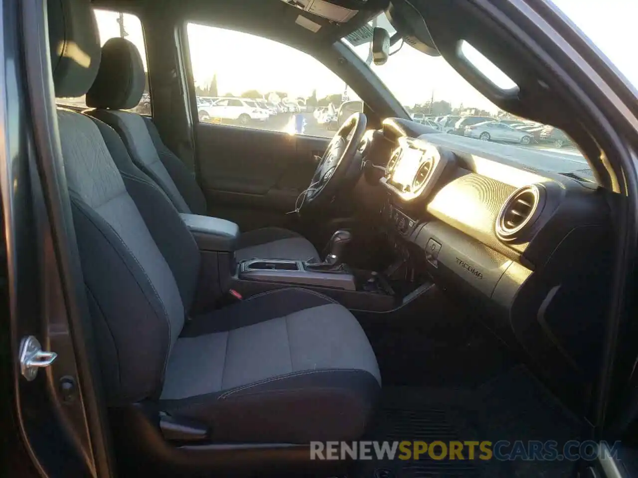 5 Photograph of a damaged car 3TMAZ5CN1MM146165 TOYOTA TACOMA 2021