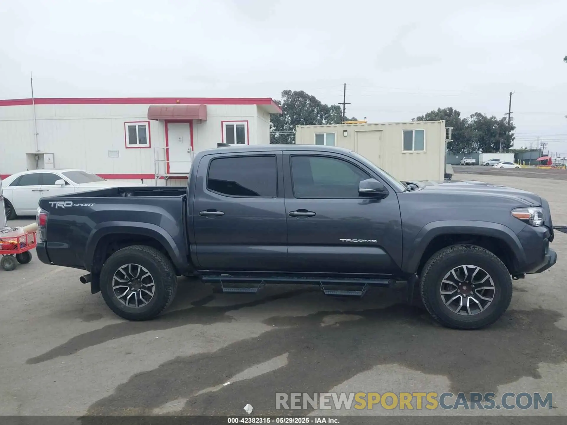 13 Photograph of a damaged car 3TMAZ5CN2MM142304 TOYOTA TACOMA 2021