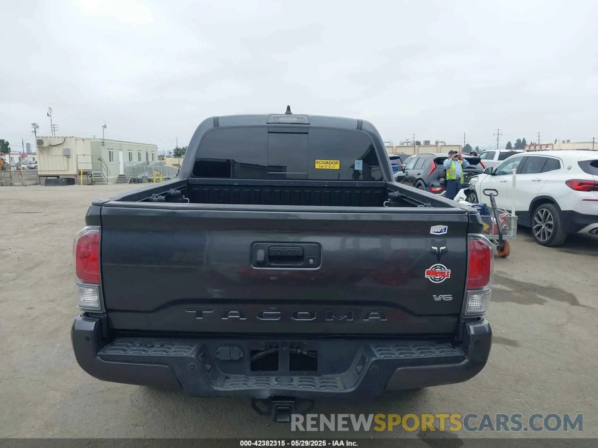 16 Photograph of a damaged car 3TMAZ5CN2MM142304 TOYOTA TACOMA 2021