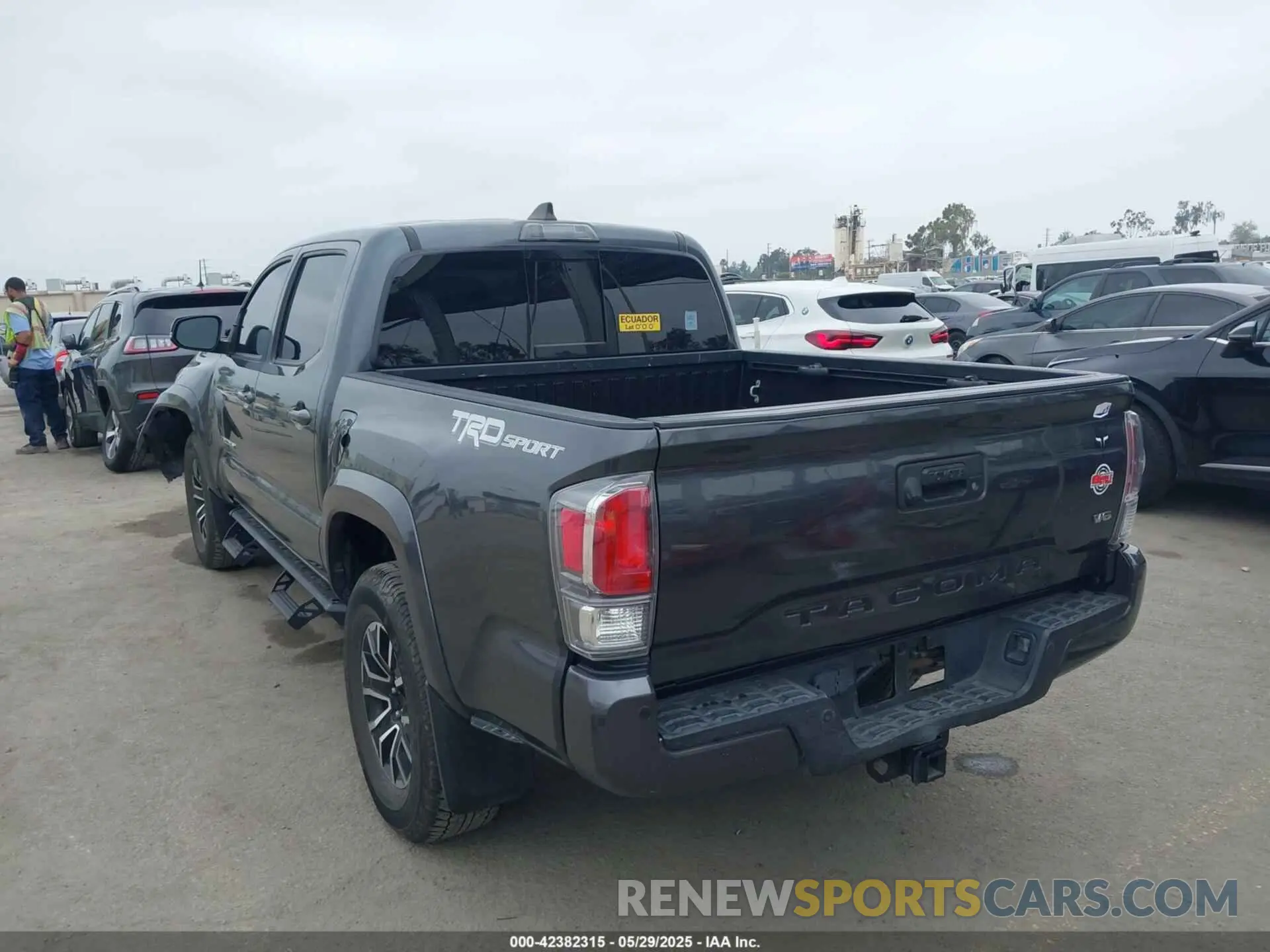 3 Photograph of a damaged car 3TMAZ5CN2MM142304 TOYOTA TACOMA 2021