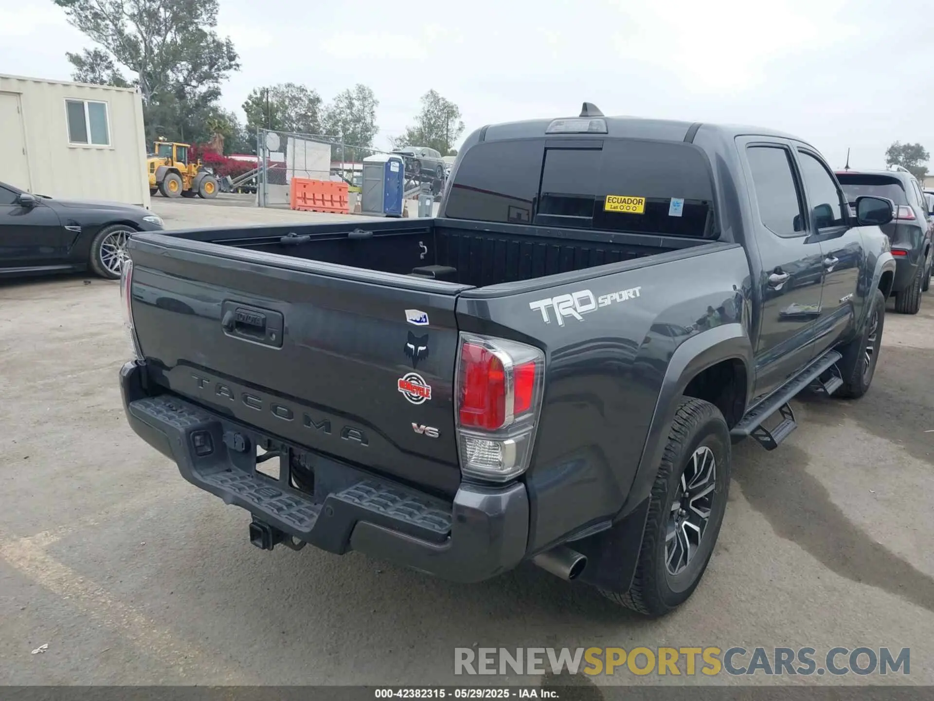 4 Photograph of a damaged car 3TMAZ5CN2MM142304 TOYOTA TACOMA 2021