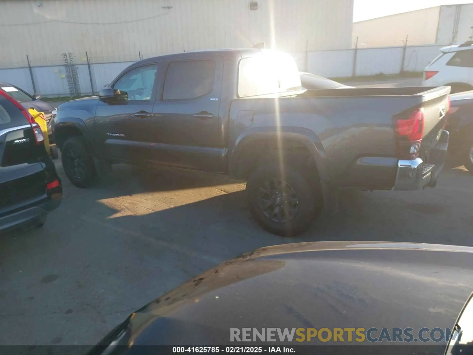 15 Photograph of a damaged car 3TMAZ5CN2MM156428 TOYOTA TACOMA 2021