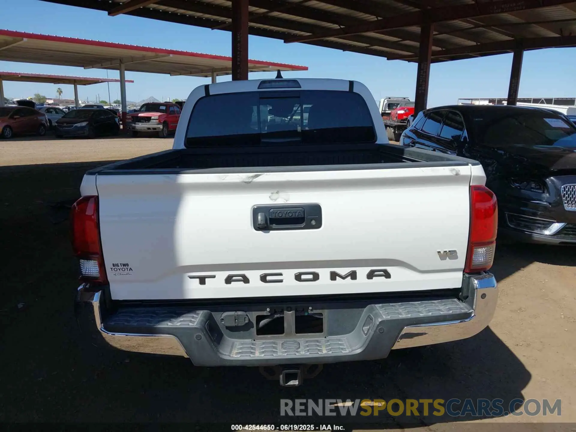 16 Photograph of a damaged car 3TMAZ5CN4MM144667 TOYOTA TACOMA 2021