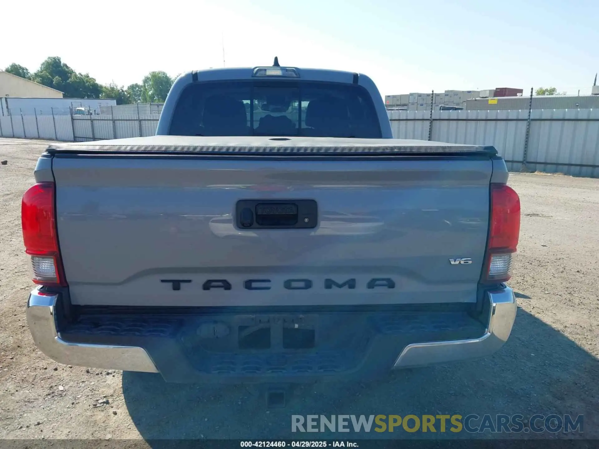 16 Photograph of a damaged car 3TMAZ5CN8MM143036 TOYOTA TACOMA 2021