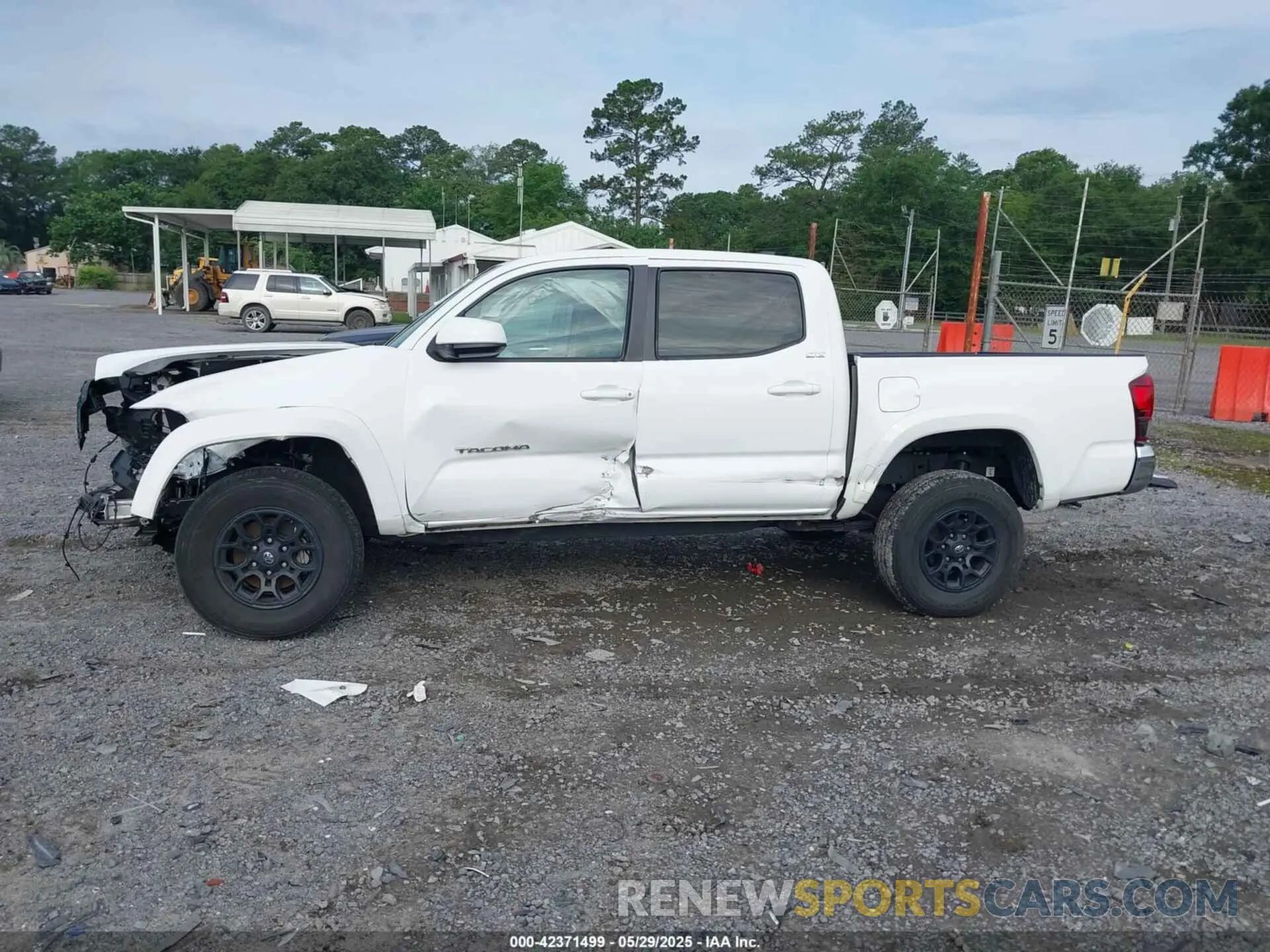 15 Photograph of a damaged car 3TMAZ5CN9MM150996 TOYOTA TACOMA 2021