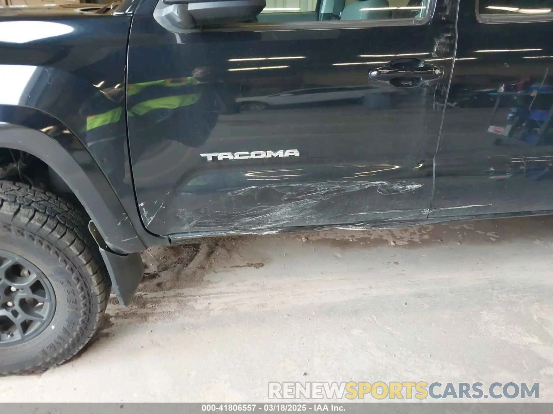 17 Photograph of a damaged car 3TMCZ5AN0MM400136 TOYOTA TACOMA 2021