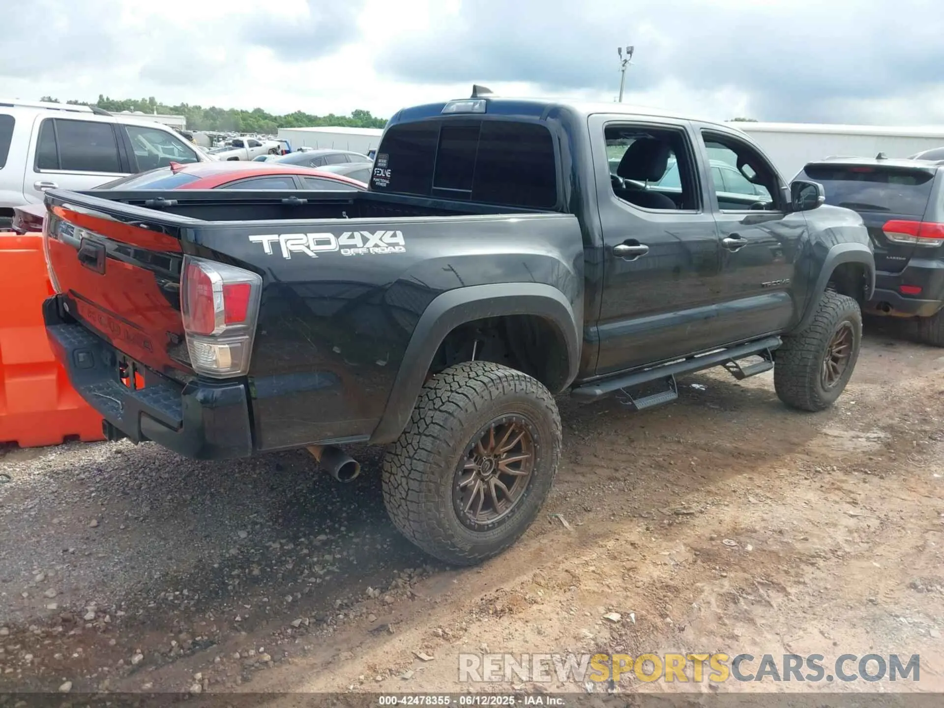 4 Photograph of a damaged car 3TMCZ5AN0MM436876 TOYOTA TACOMA 2021